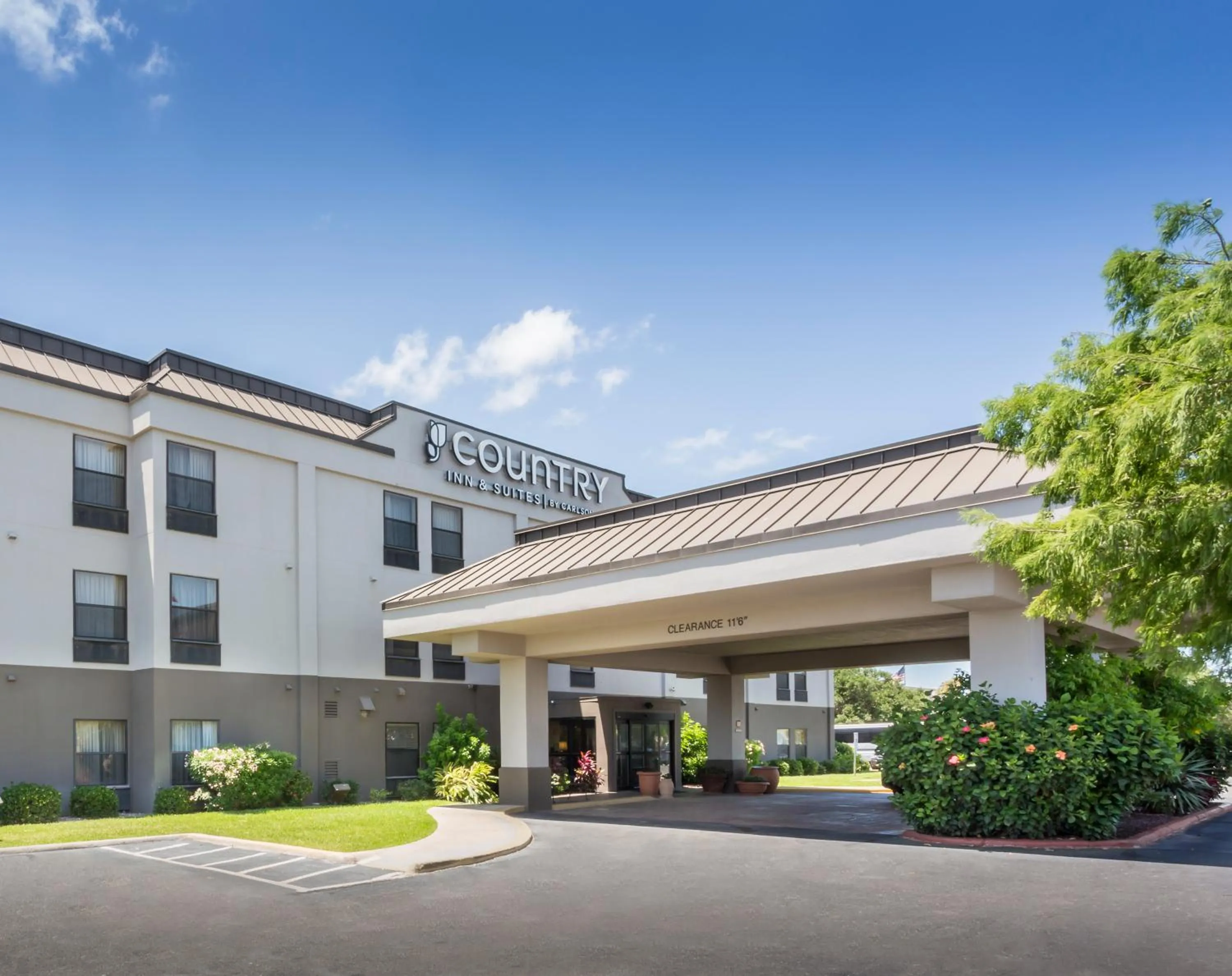 Facade/entrance, Property Building in Country Inn & Suites by Radisson, Corpus Christi, TX