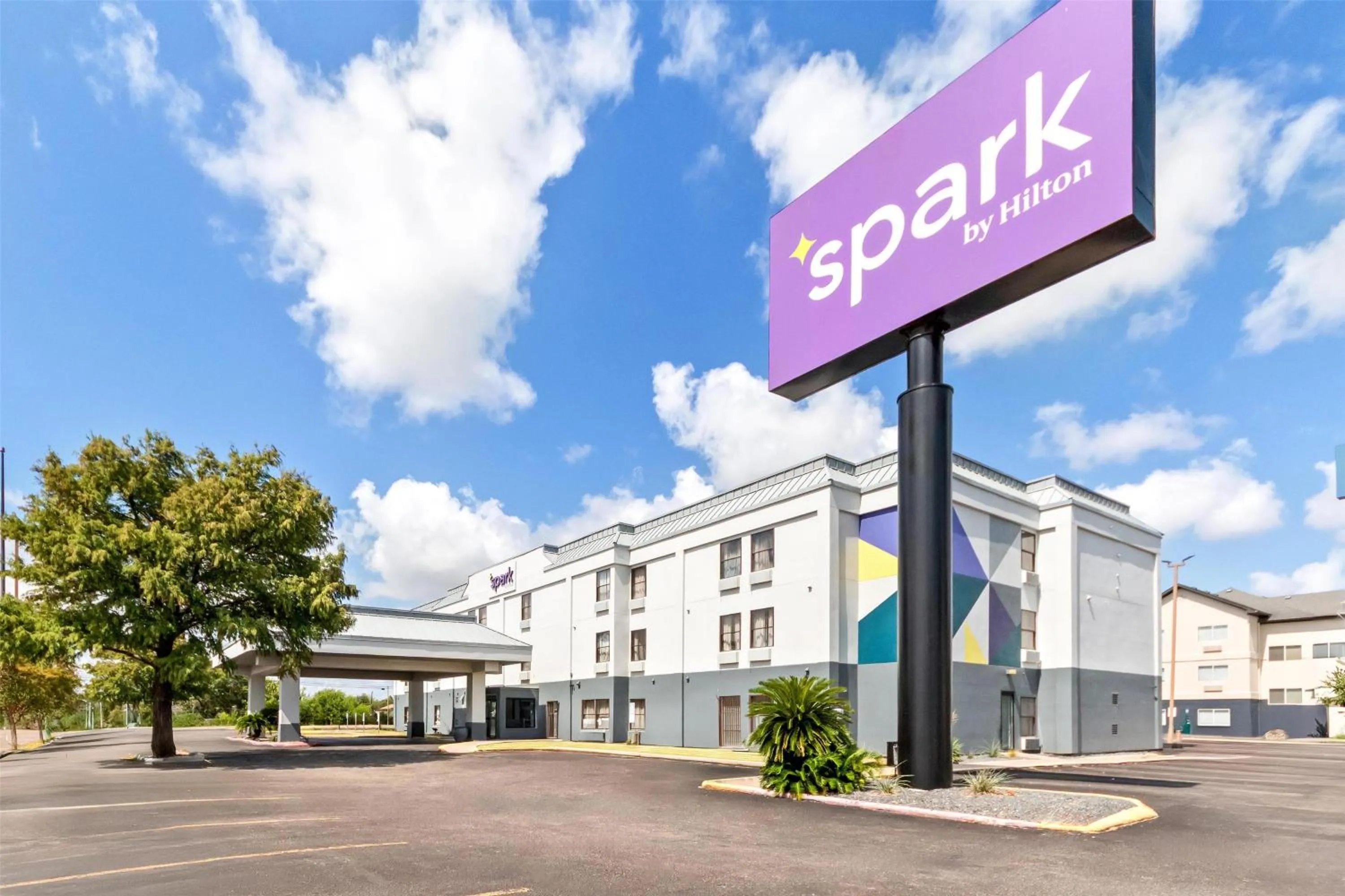 Property building in Spark By Hilton Corpus Christi Southeast