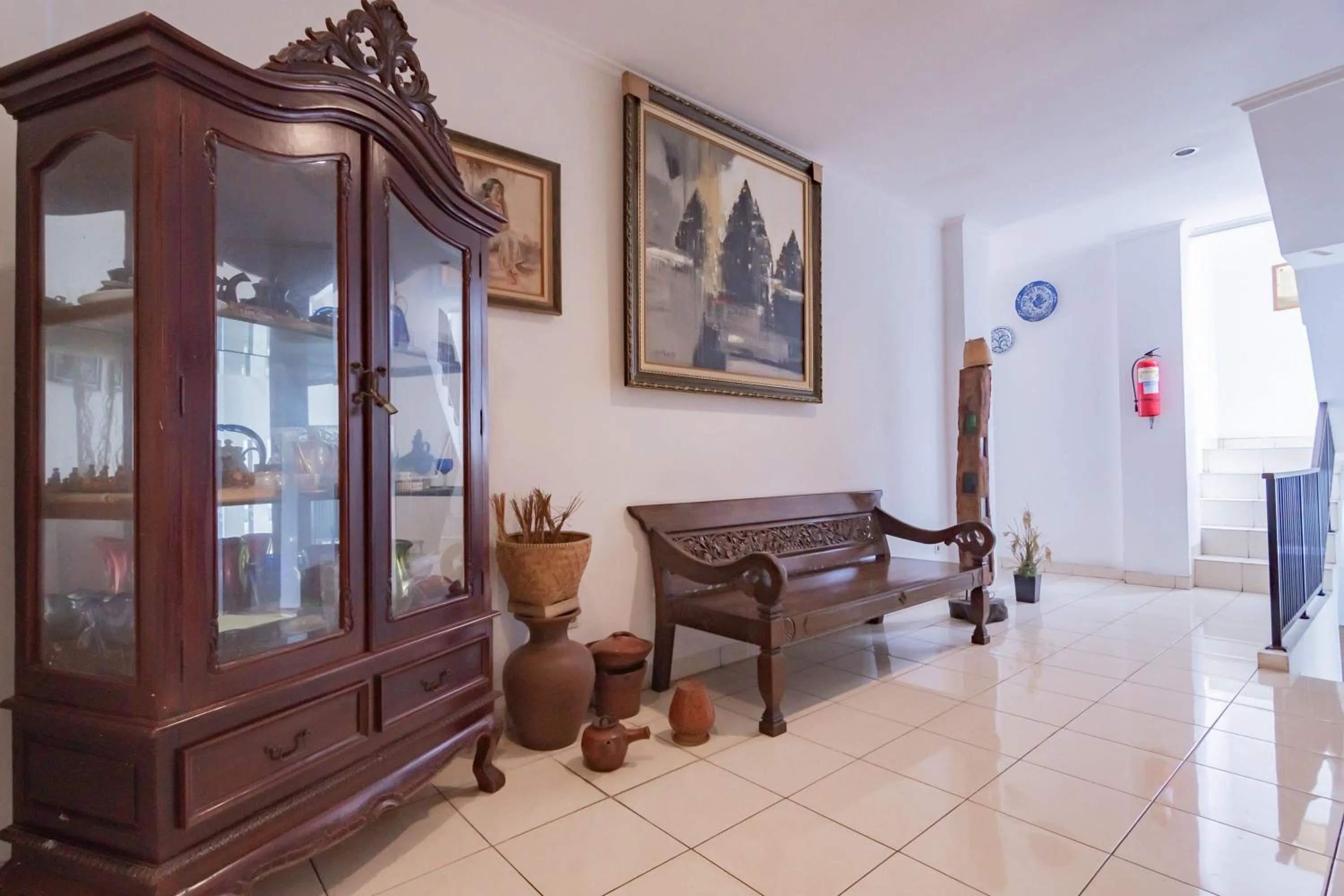 Seating area in RedDoorz at Dago Asri 3