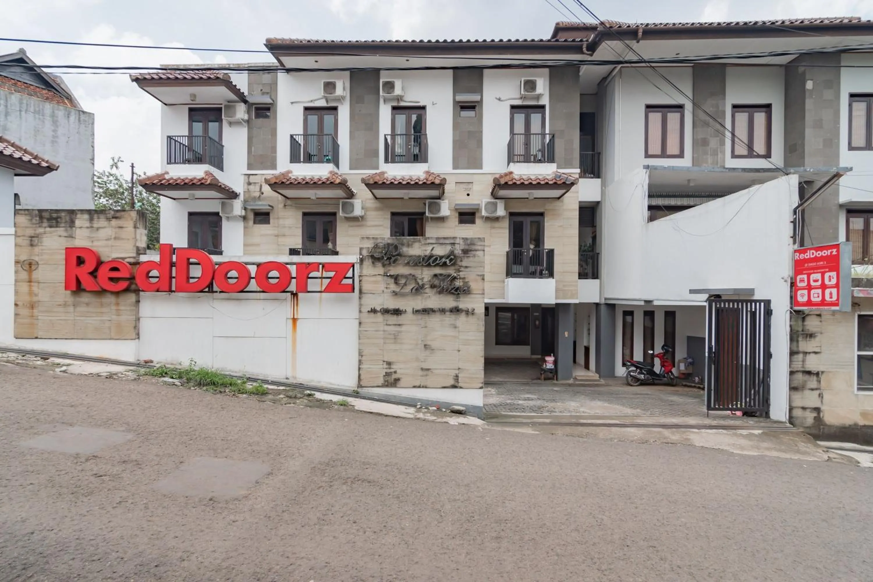 Property building in RedDoorz at Dago Asri 3