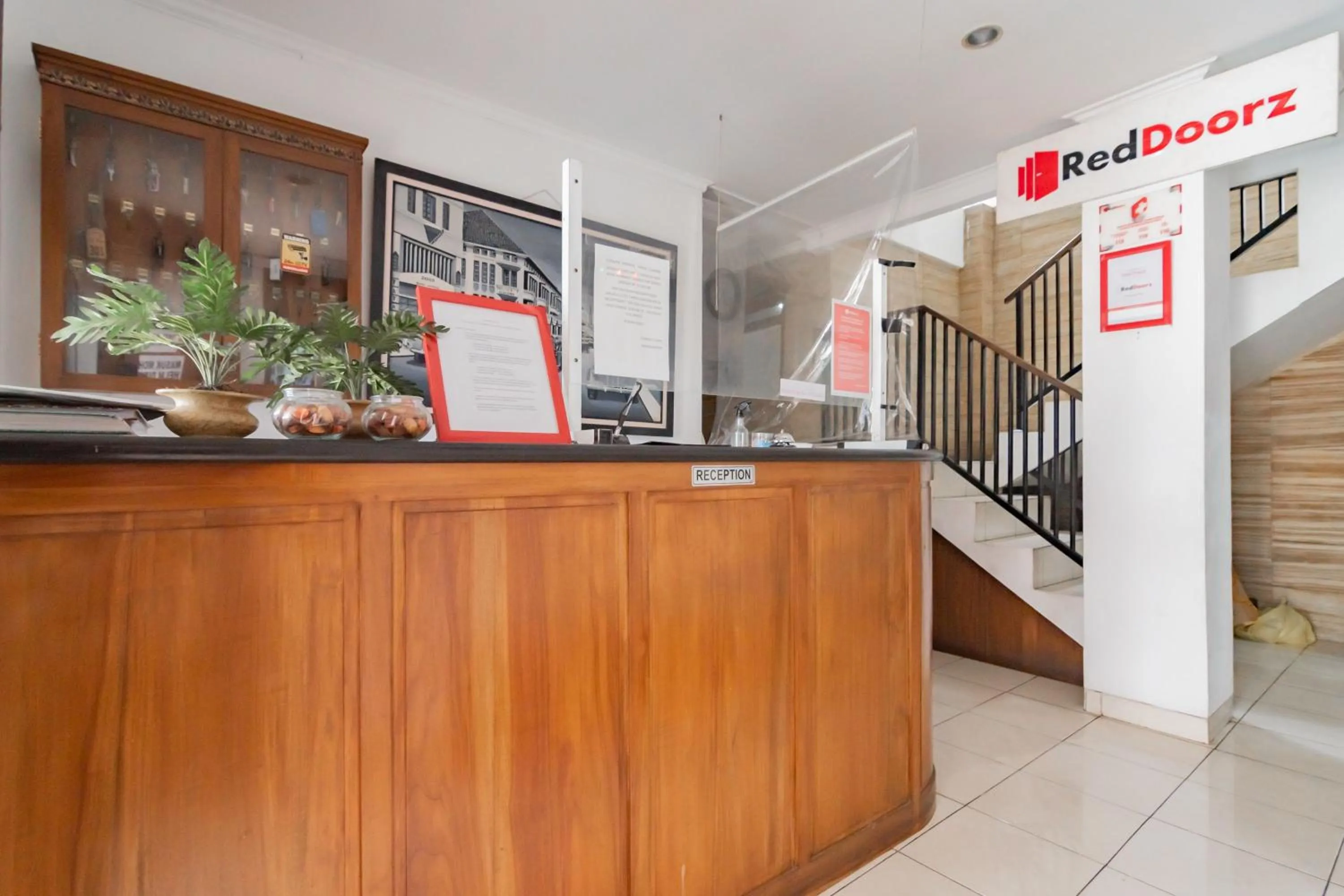 Lobby or reception in RedDoorz at Dago Asri 3