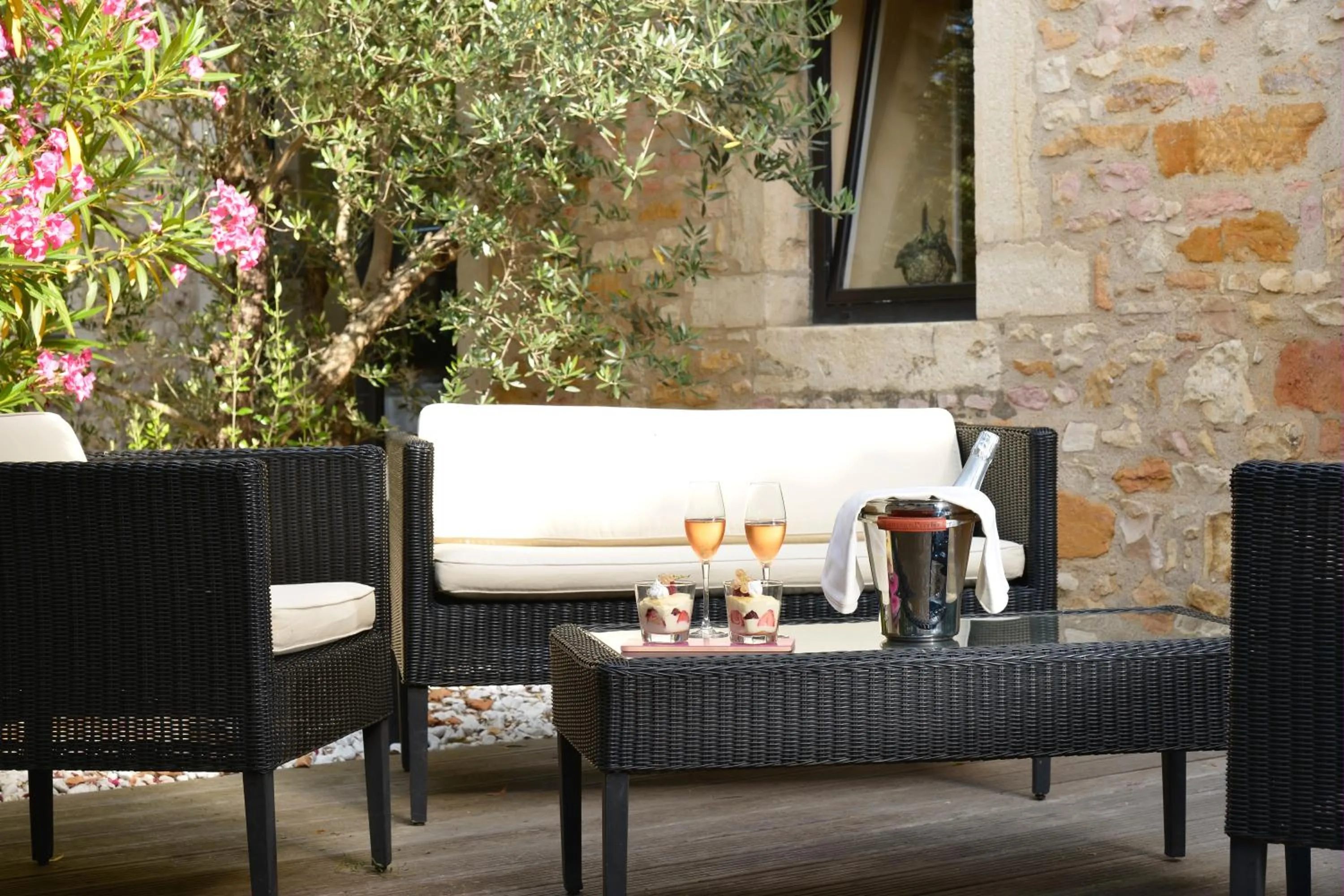 Balcony/Terrace in Demeures et Chateaux l'Abbaye Caladoise - Anciennement Hostellerie Ferme du Poulet