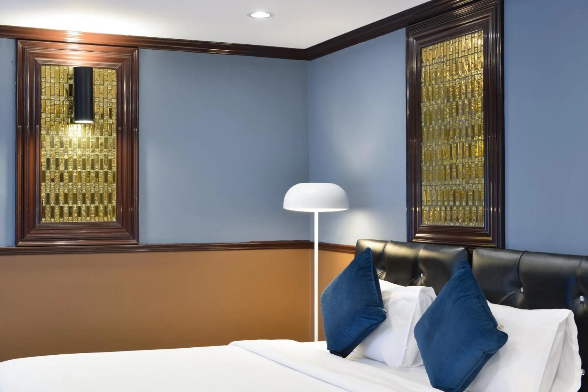 Bed in The Breton Hotel Media