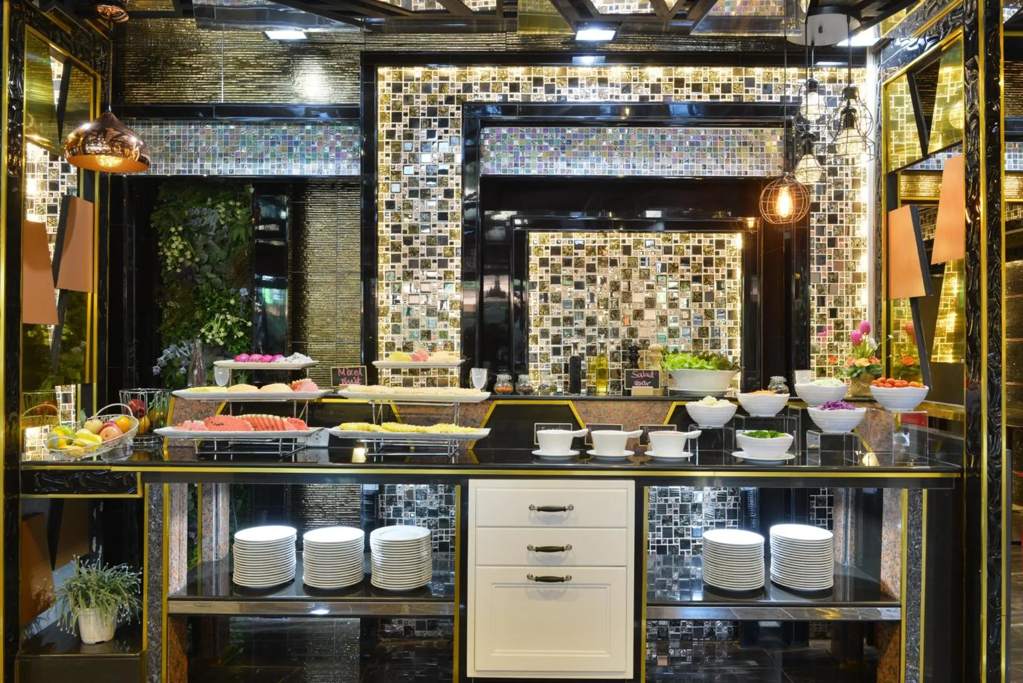 American breakfast in The Breton Hotel Media