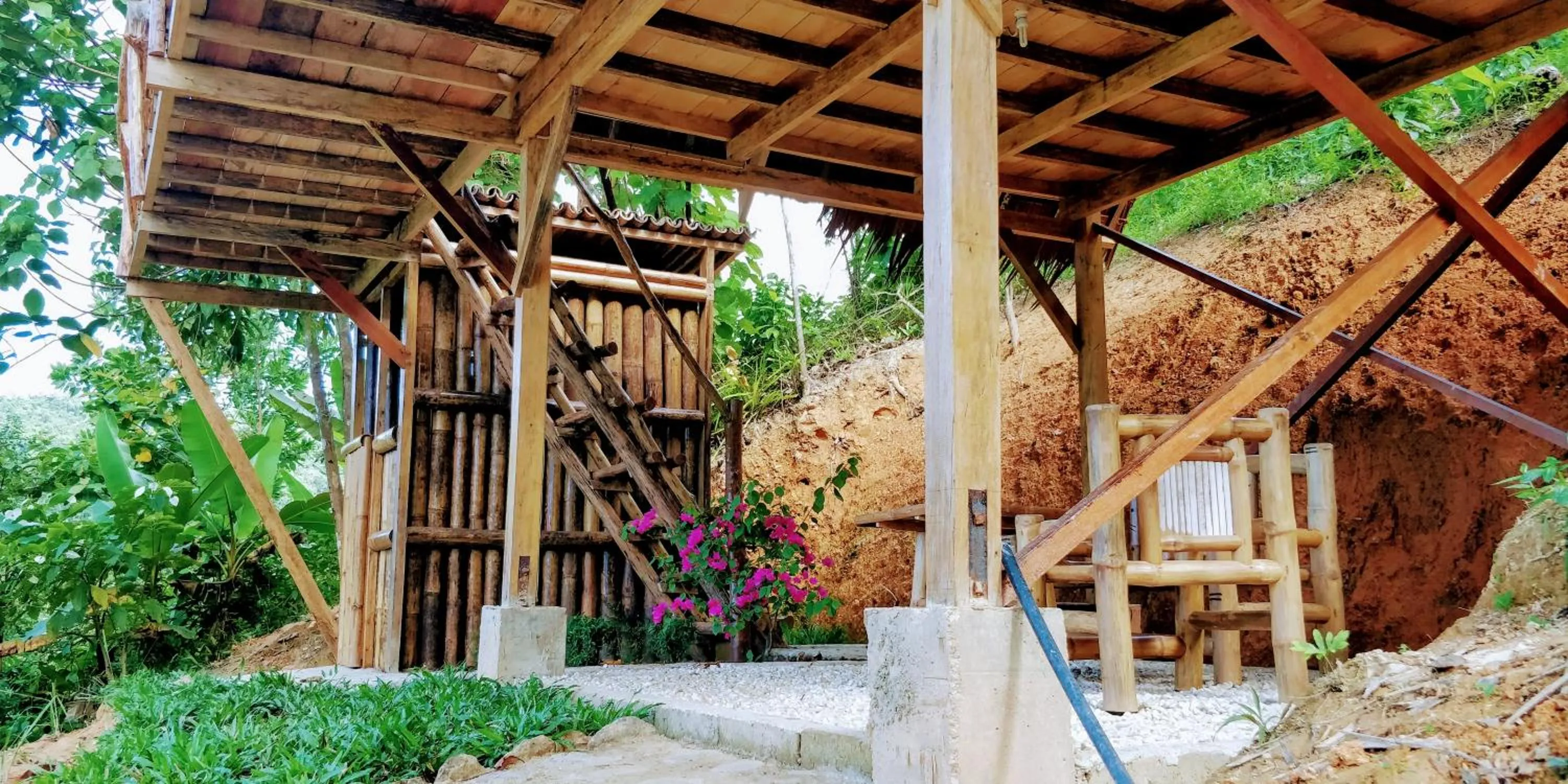 Garden in Jungle bar Resto & Cottages