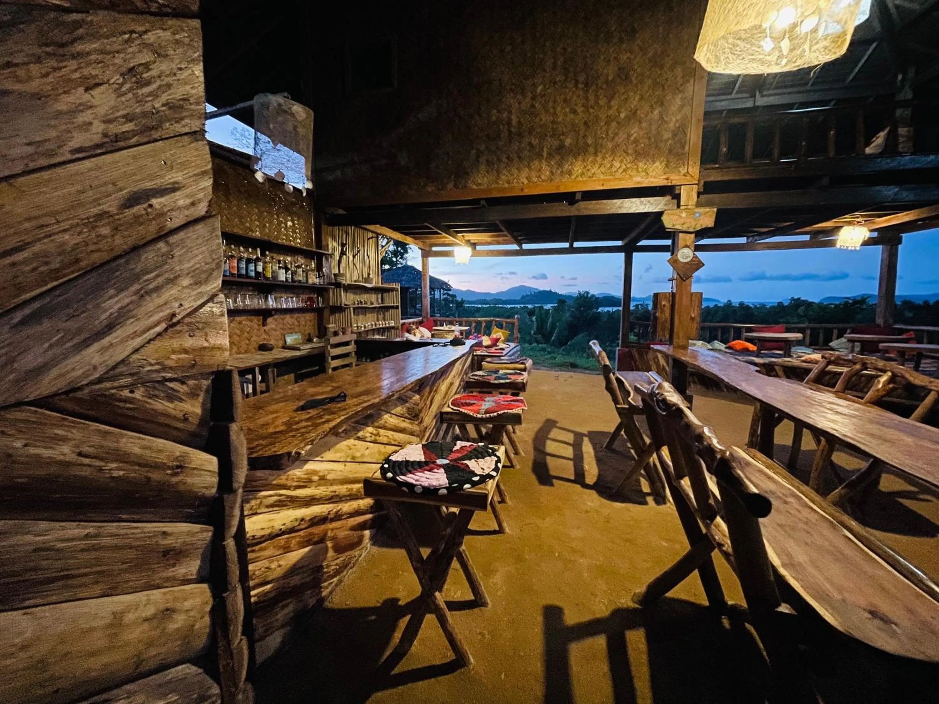 Restaurant/places to eat in Jungle bar Resto & Cottages