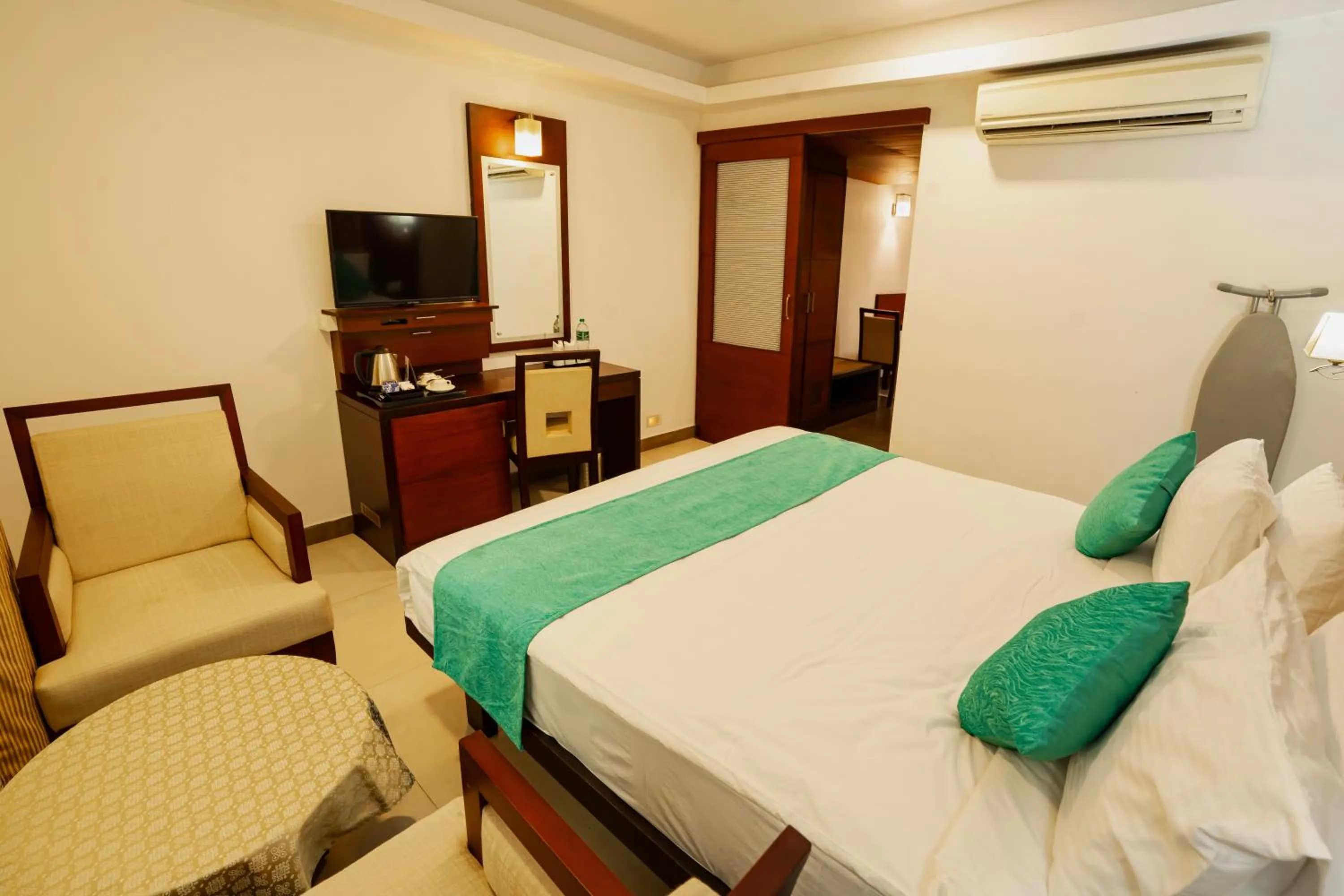 Bed in Hotel White Gate Residency -near to Vaikom Sri Mahadeva Temple