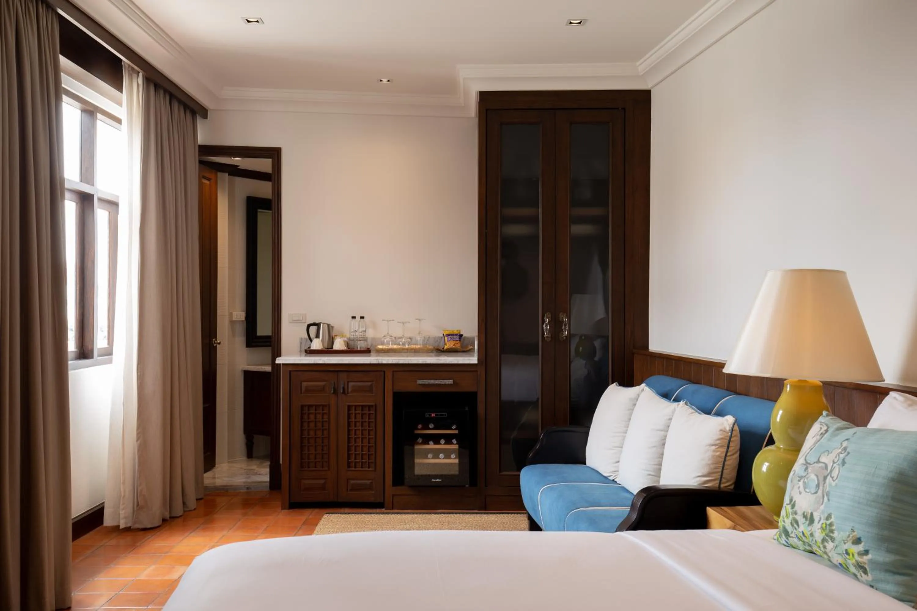 Coffee/tea facilities, Bed in The Bridge An Eclectic Luxotel