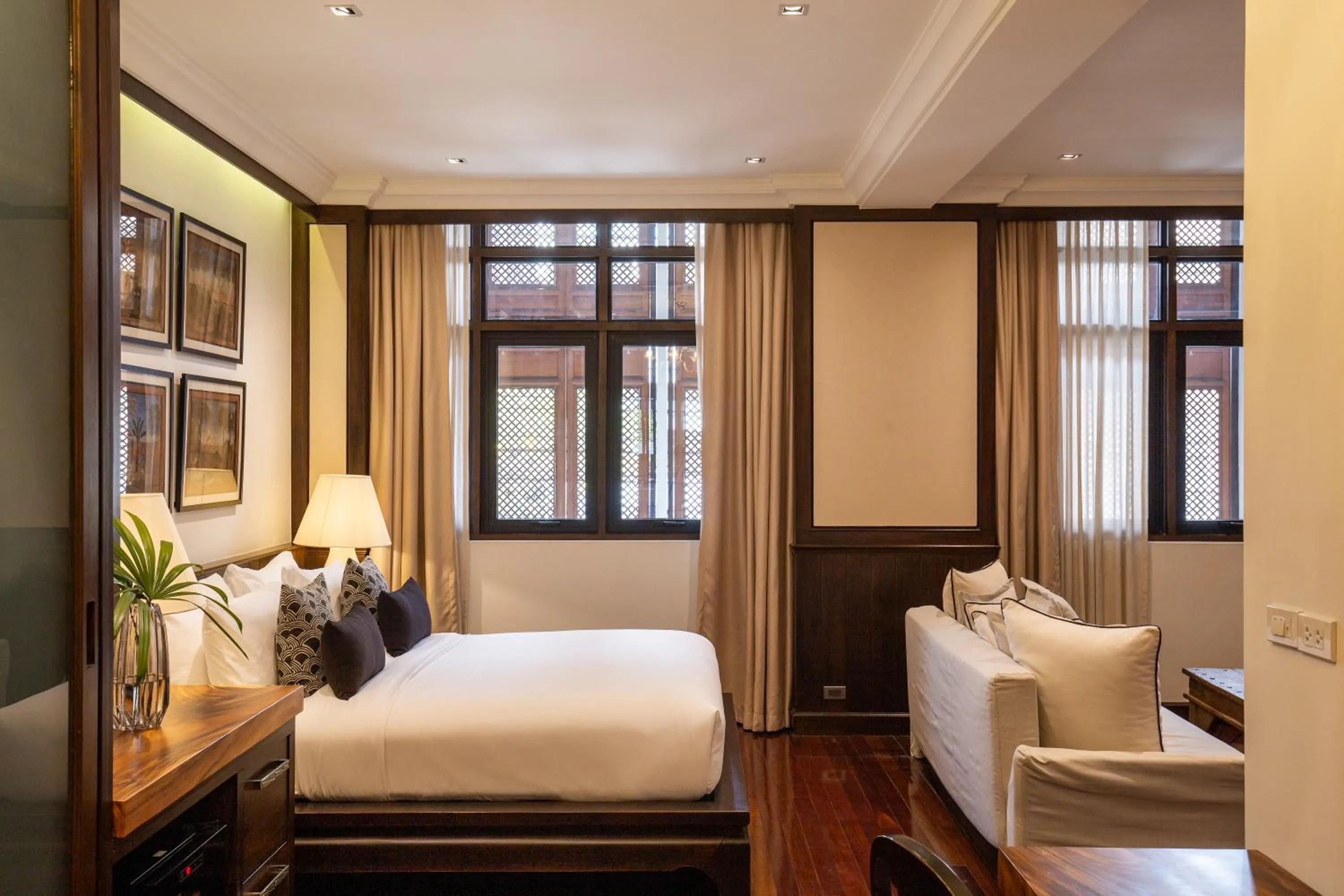 Bedroom, Bed in The Bridge An Eclectic Luxotel