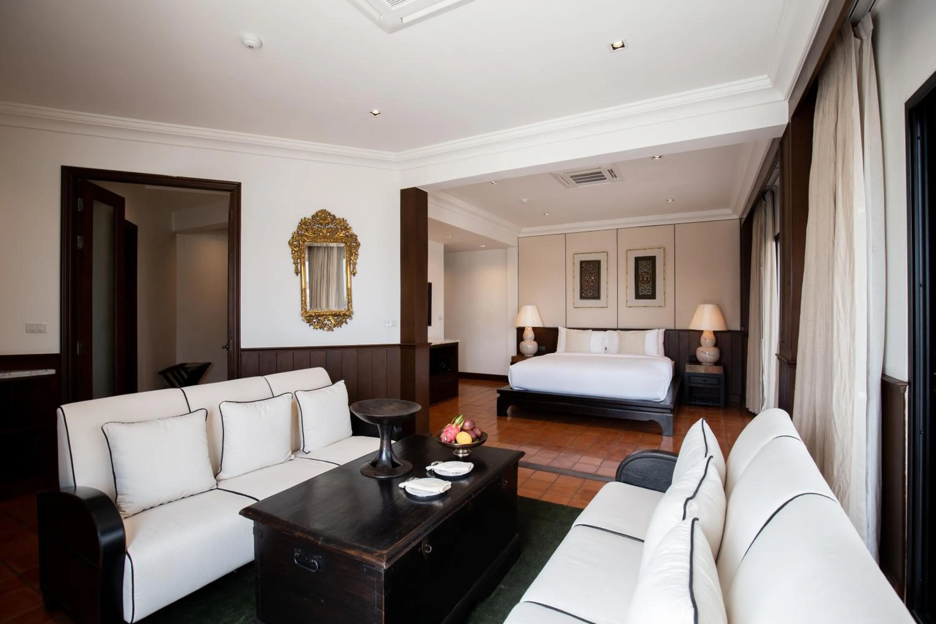 Photo of the whole room, Bed in The Bridge An Eclectic Luxotel