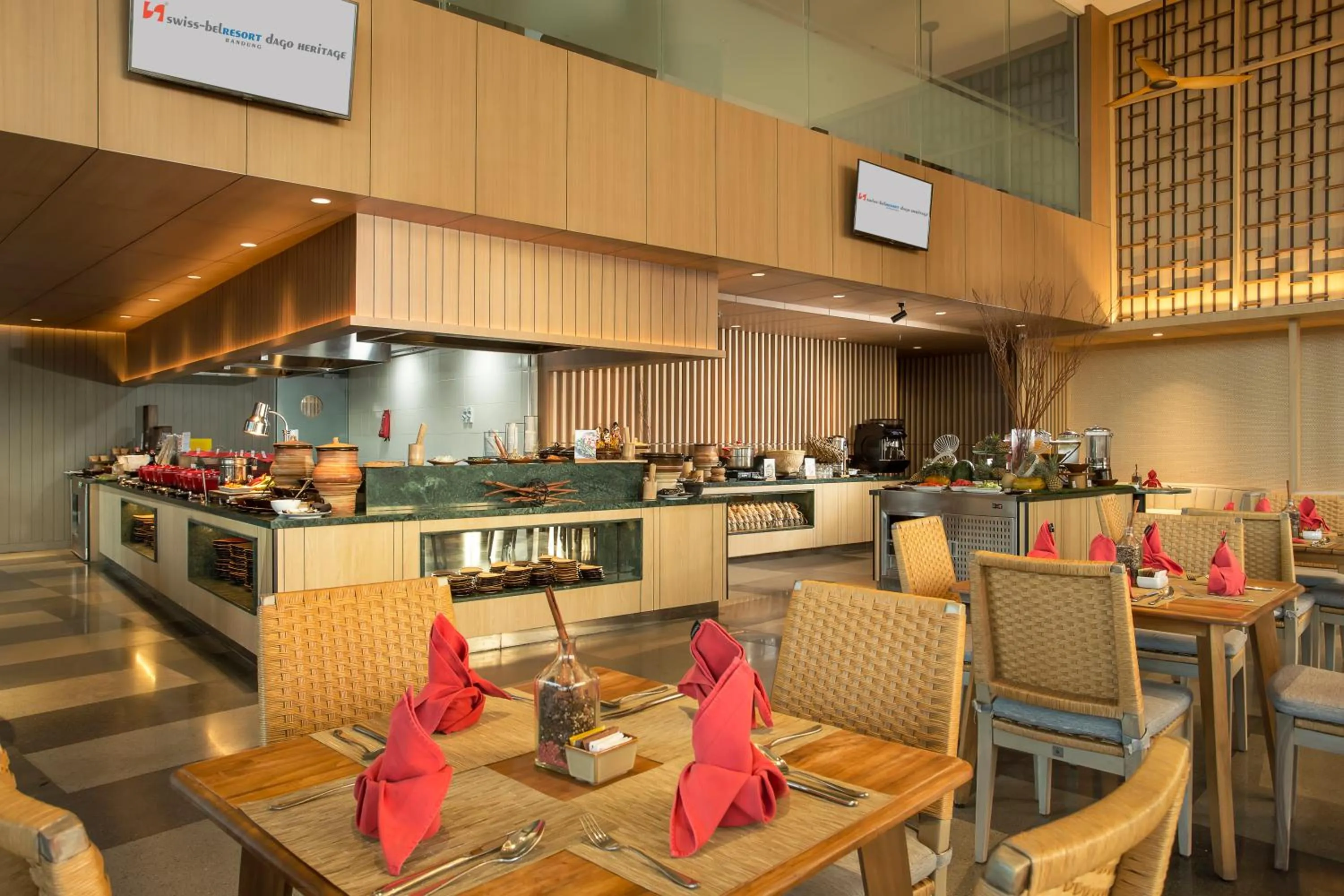 Restaurant/places to eat in Swiss-Belresort Dago Heritage