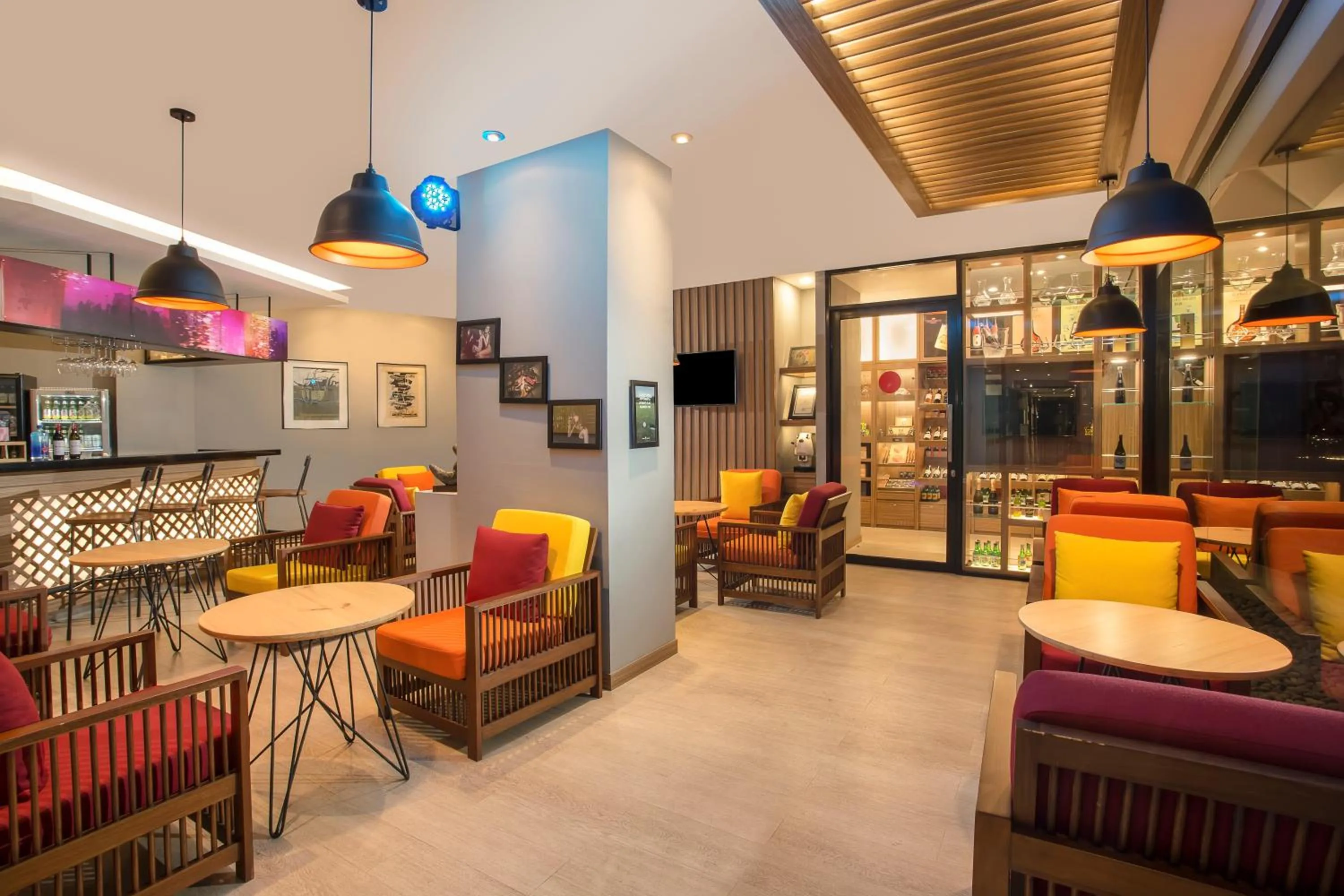 On-site shops in Swiss-Belresort Dago Heritage