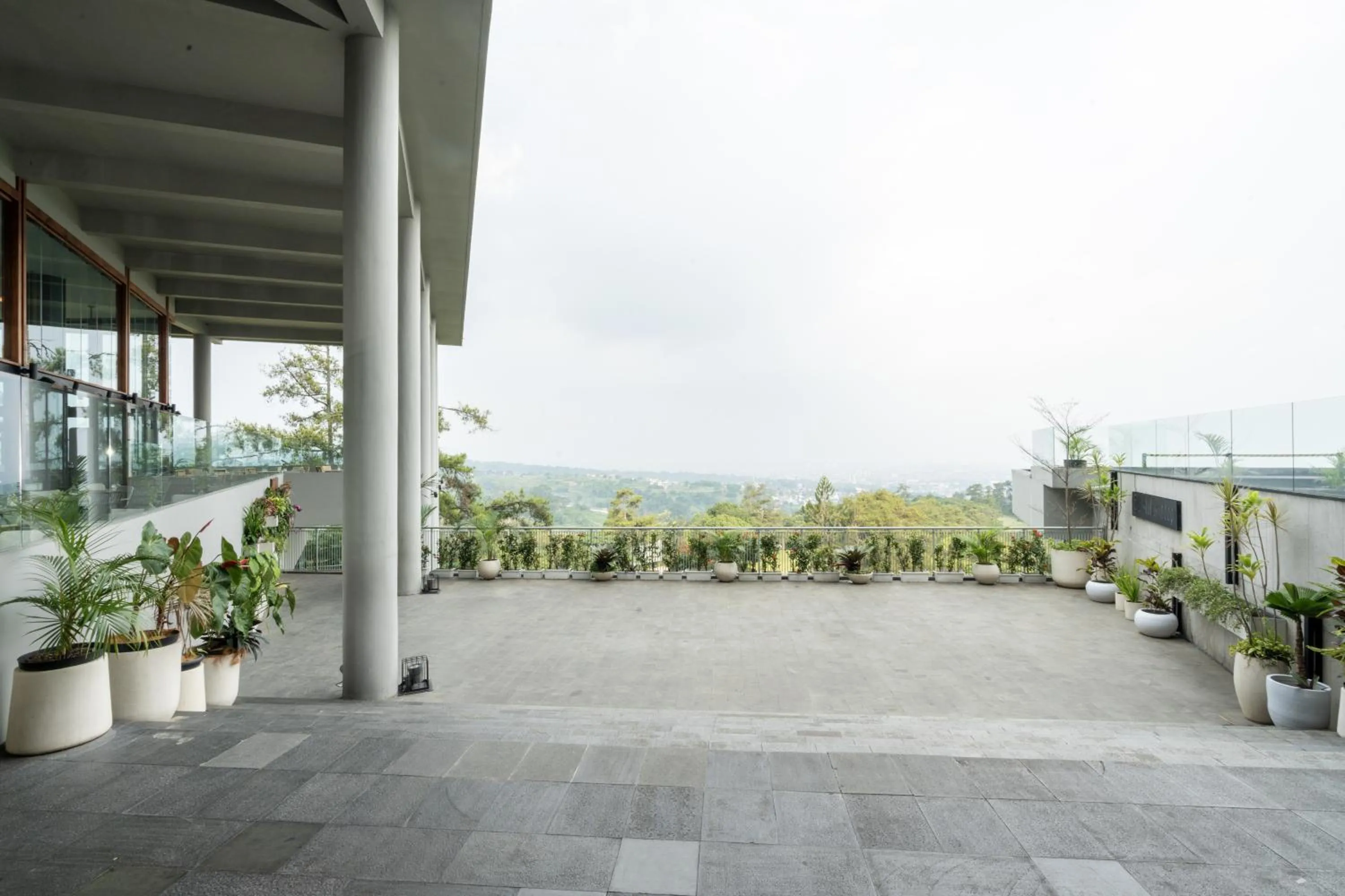 Patio in Swiss-Belresort Dago Heritage