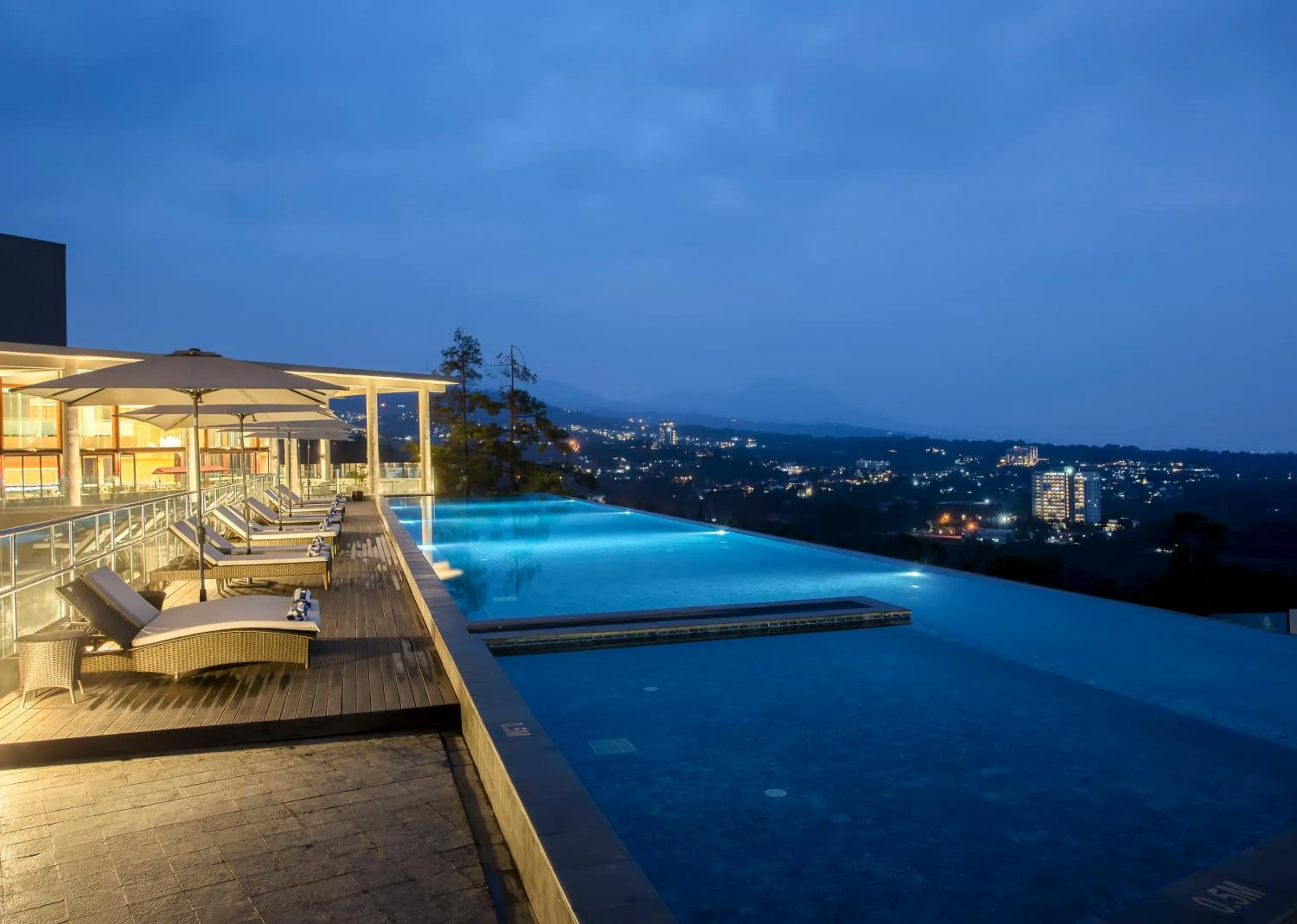 Swimming pool in Swiss-Belresort Dago Heritage