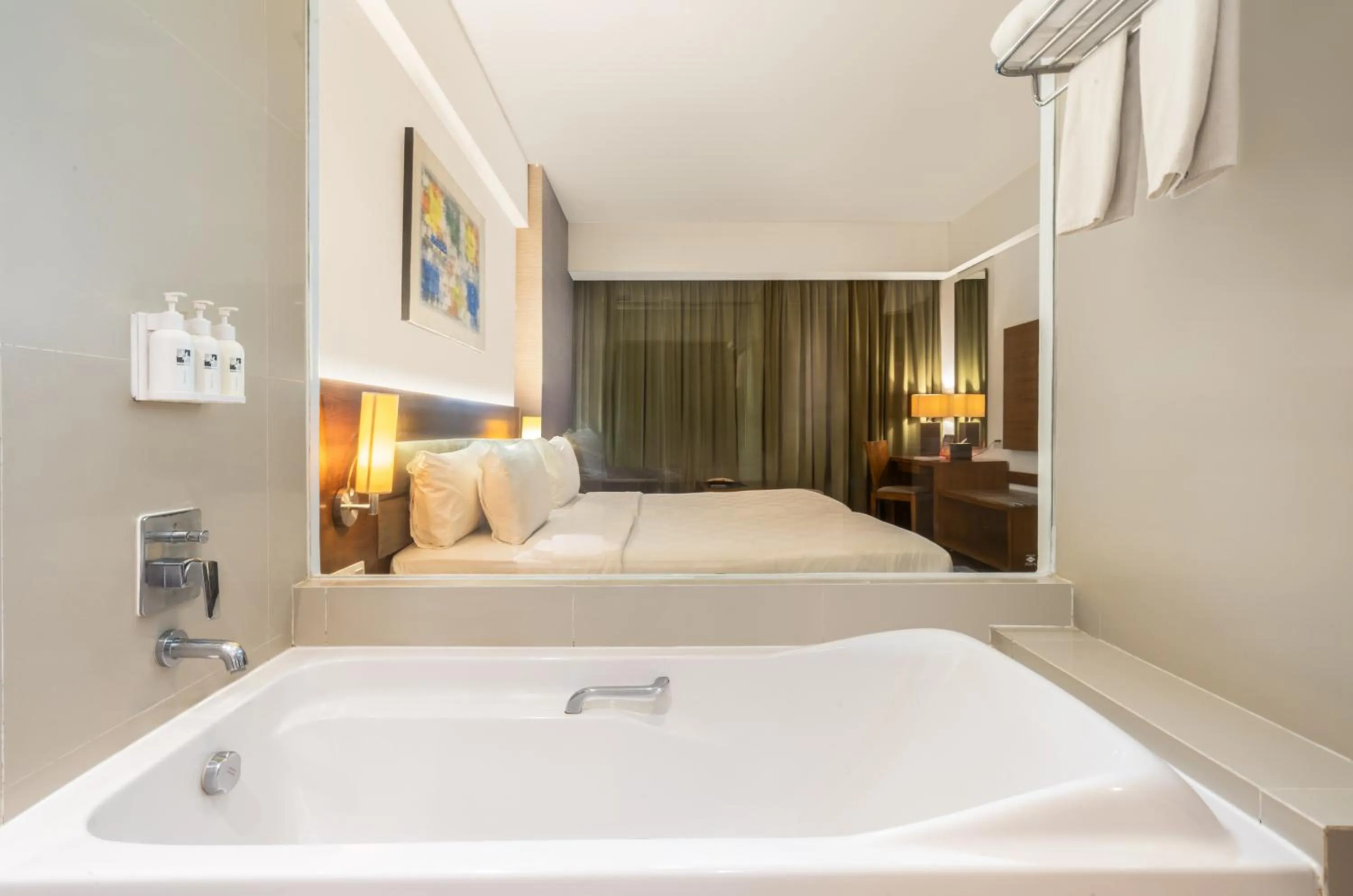 Bathroom, Bed in Swiss-Belresort Dago Heritage