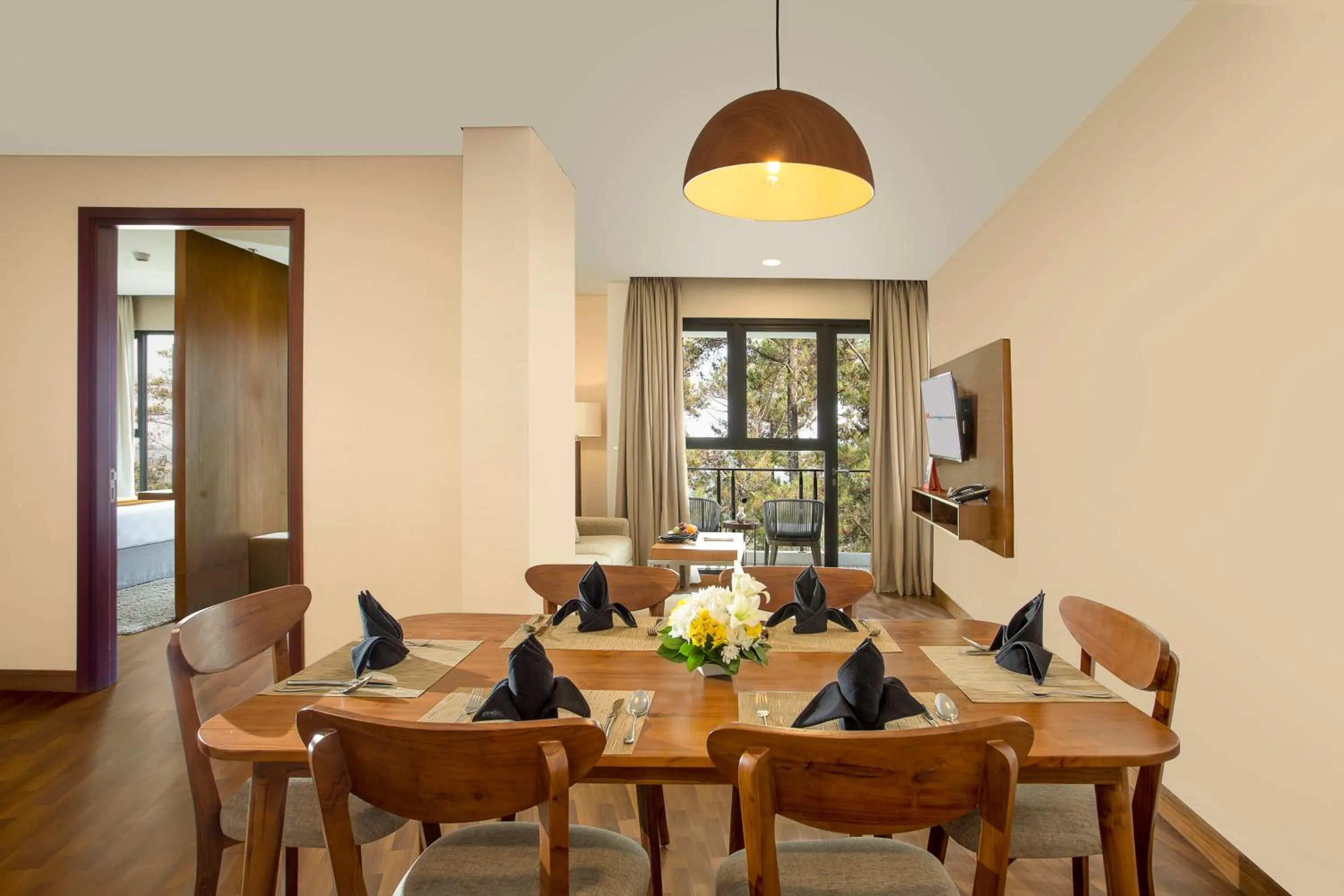 Dining area in Swiss-Belresort Dago Heritage