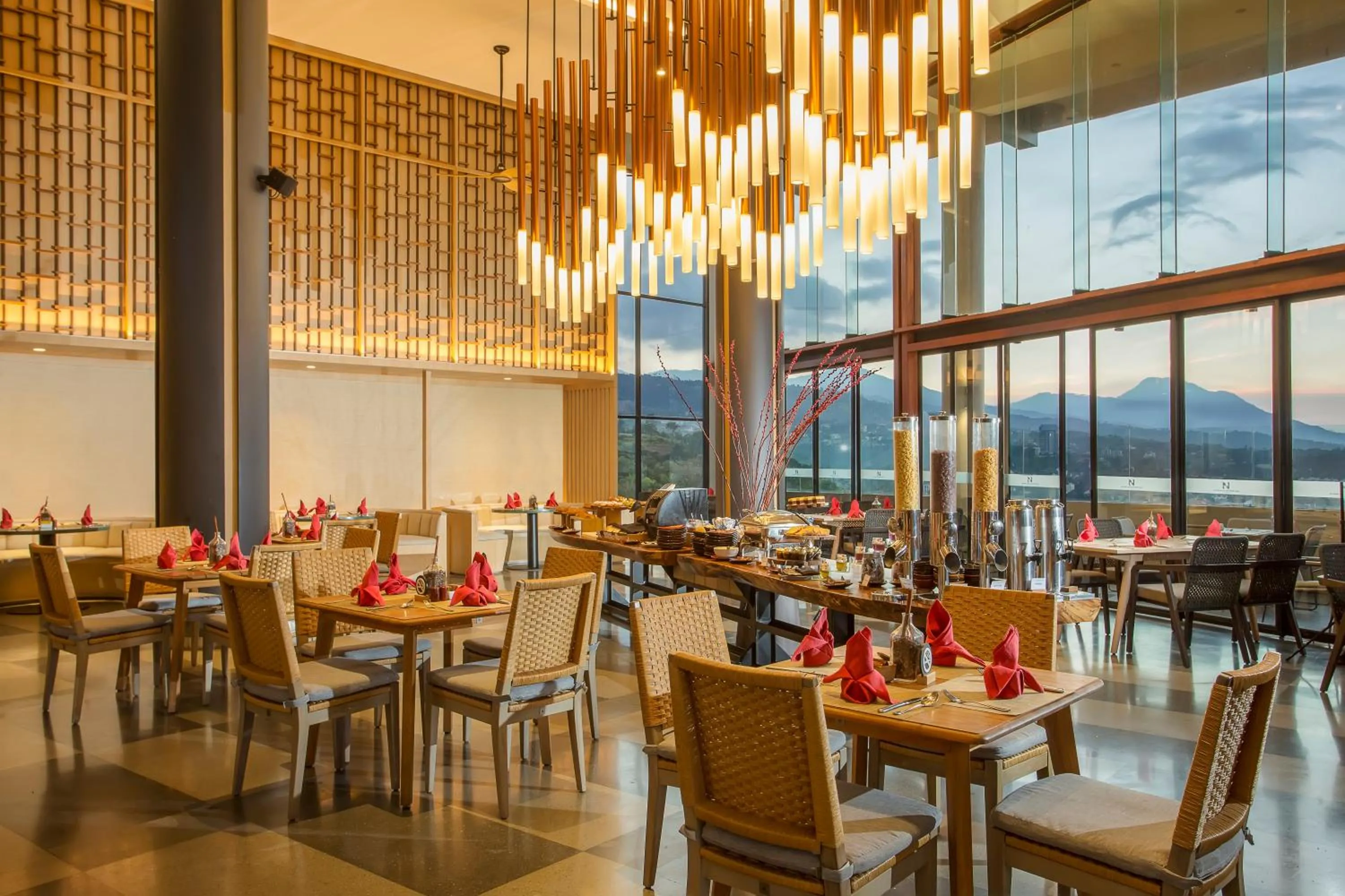 Restaurant/places to eat in Swiss-Belresort Dago Heritage