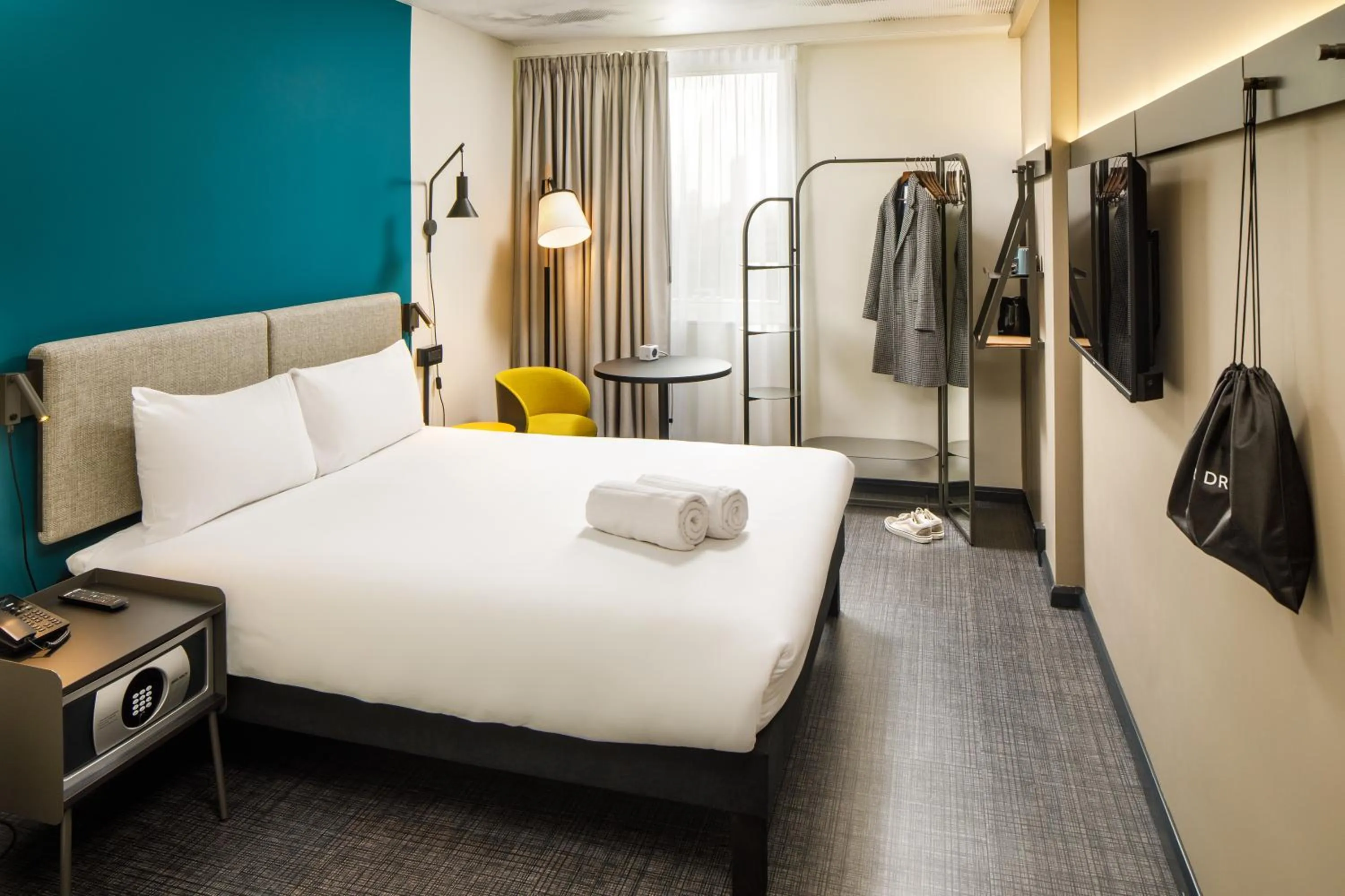 Bedroom, Bed in ibis London Blackfriars