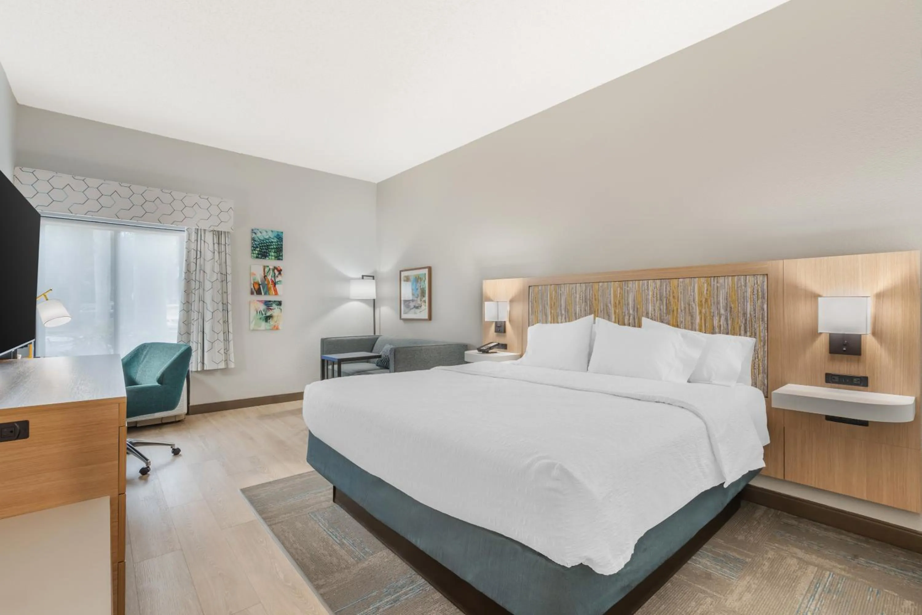 Guests, Bed in Hampton Inn Fort Myers-Airport & I-75