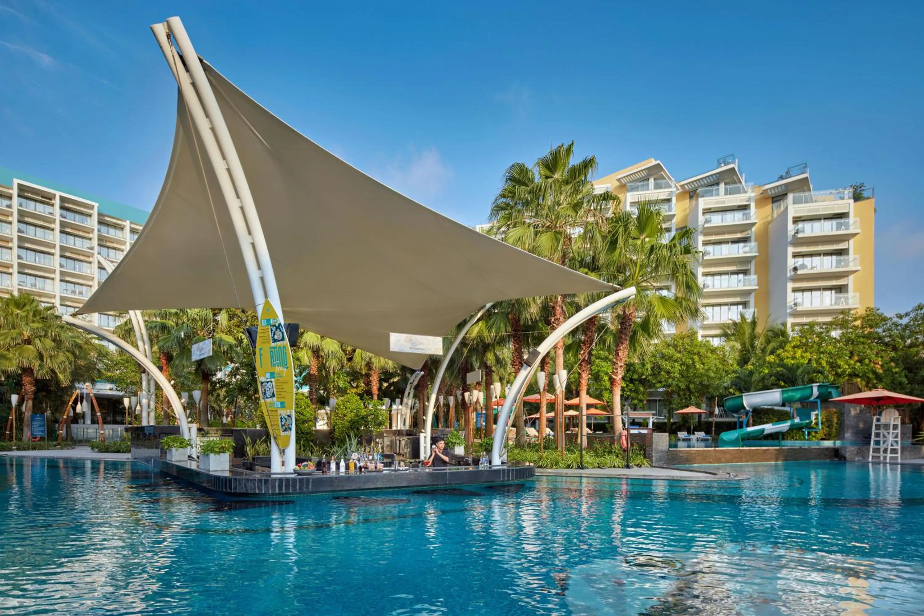 Lounge or bar in Premier Residences Phu Quoc Emerald Bay Managed by Accor