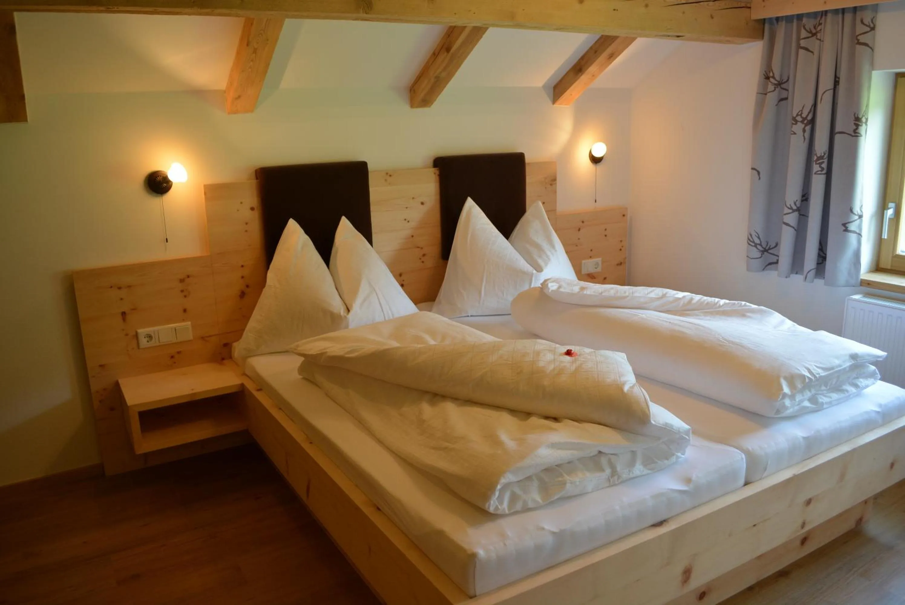 Bedroom, Bed in Hotel Edelweiss