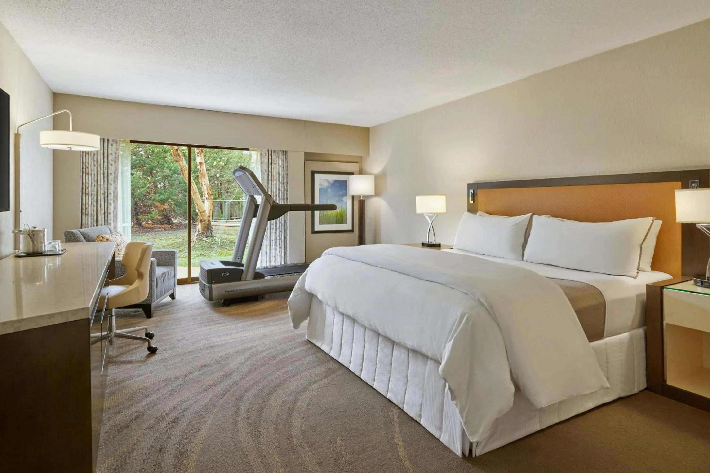 Photo of the whole room, Bed in The Westin Kansas City at Crown Center