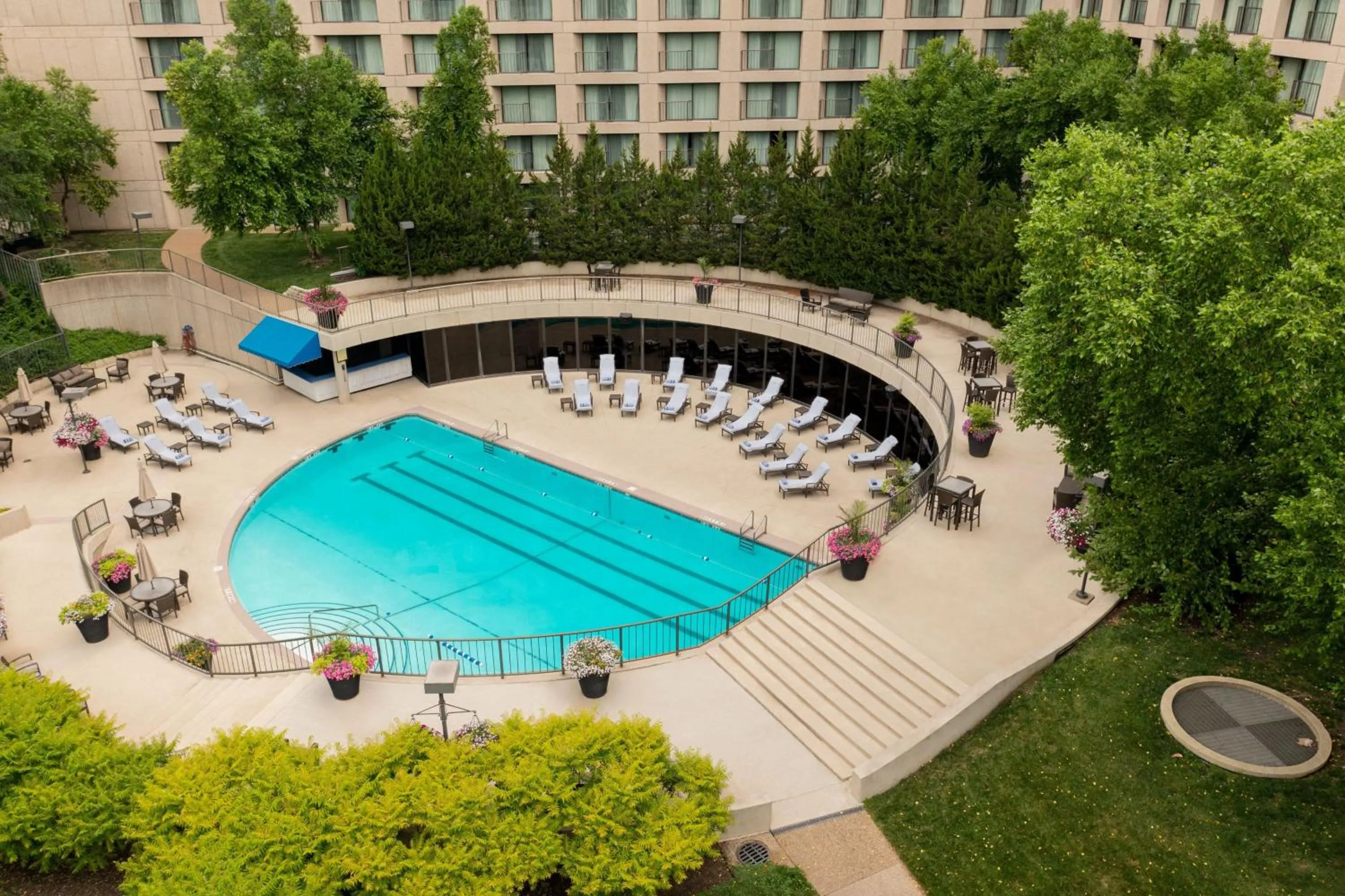 Swimming pool in The Westin Kansas City at Crown Center