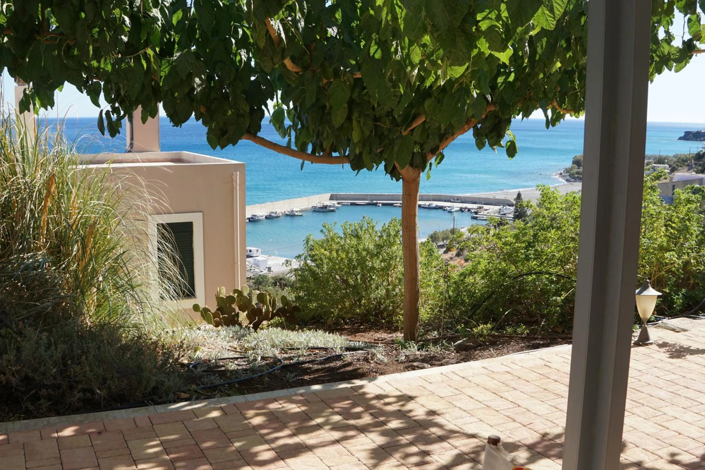 Garden in Portela Suites Kastri