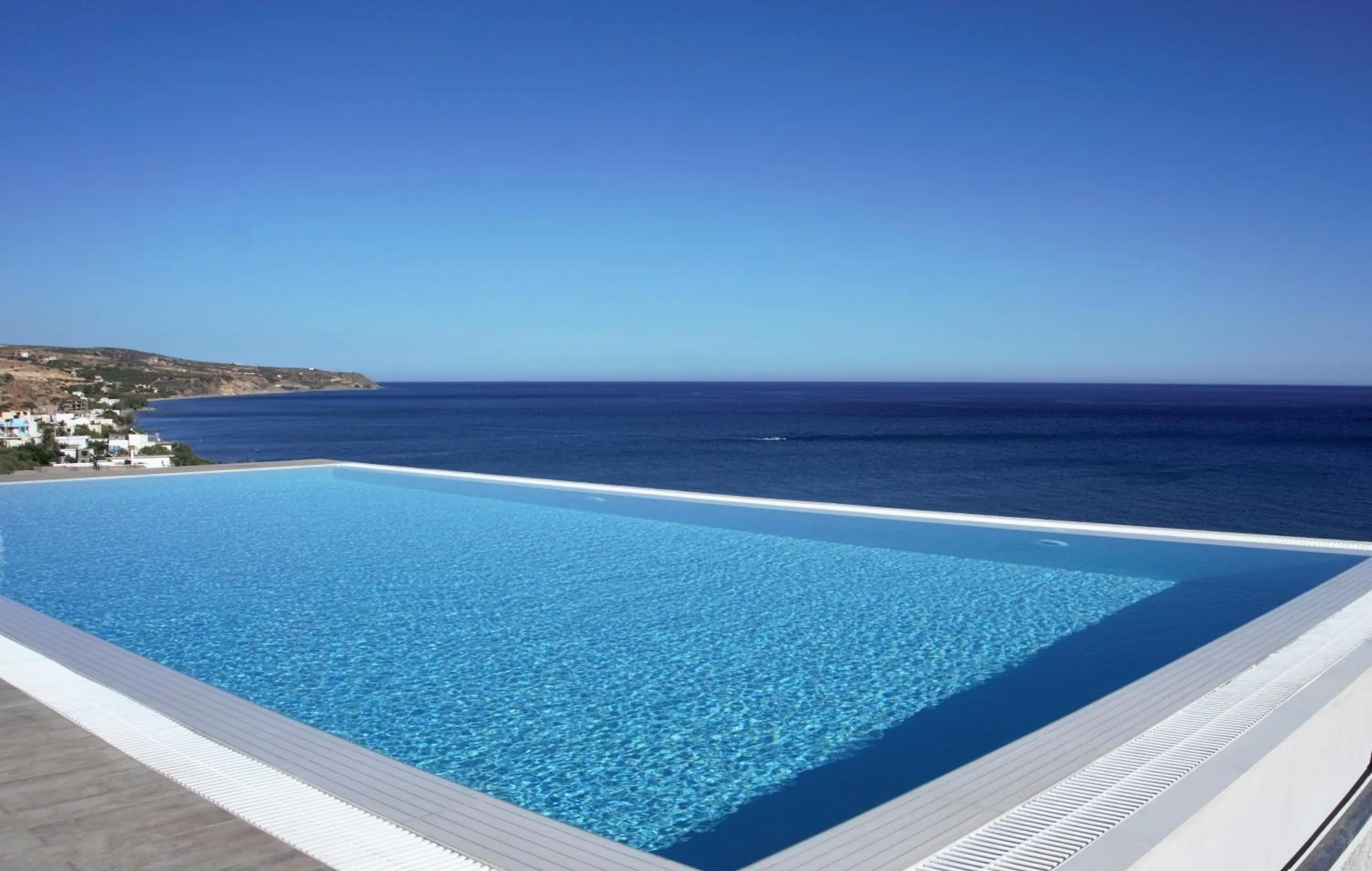 Swimming pool in Portela Suites Kastri