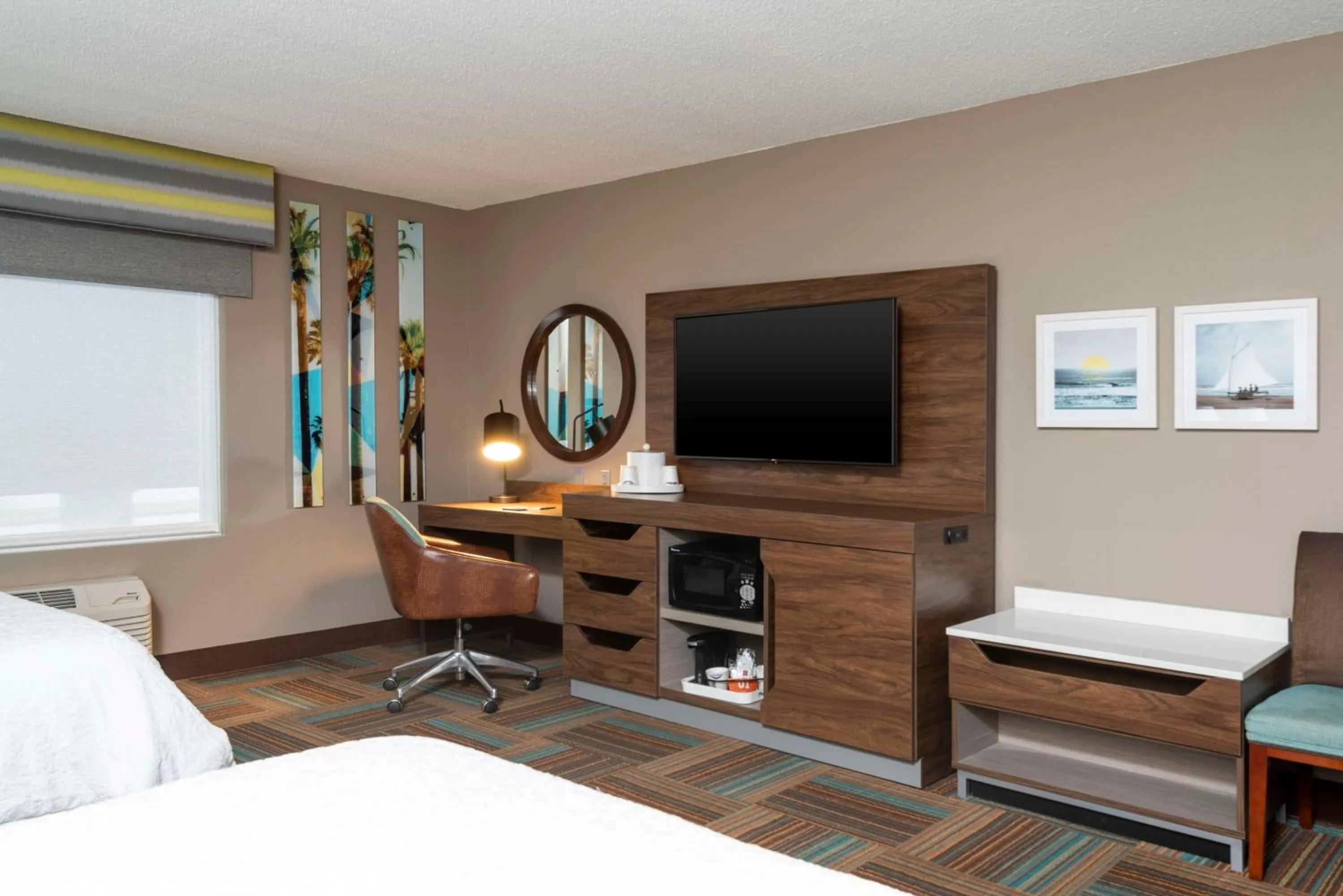 Bed in Hampton Inn & Suites Fort Myers-Colonial Boulevard