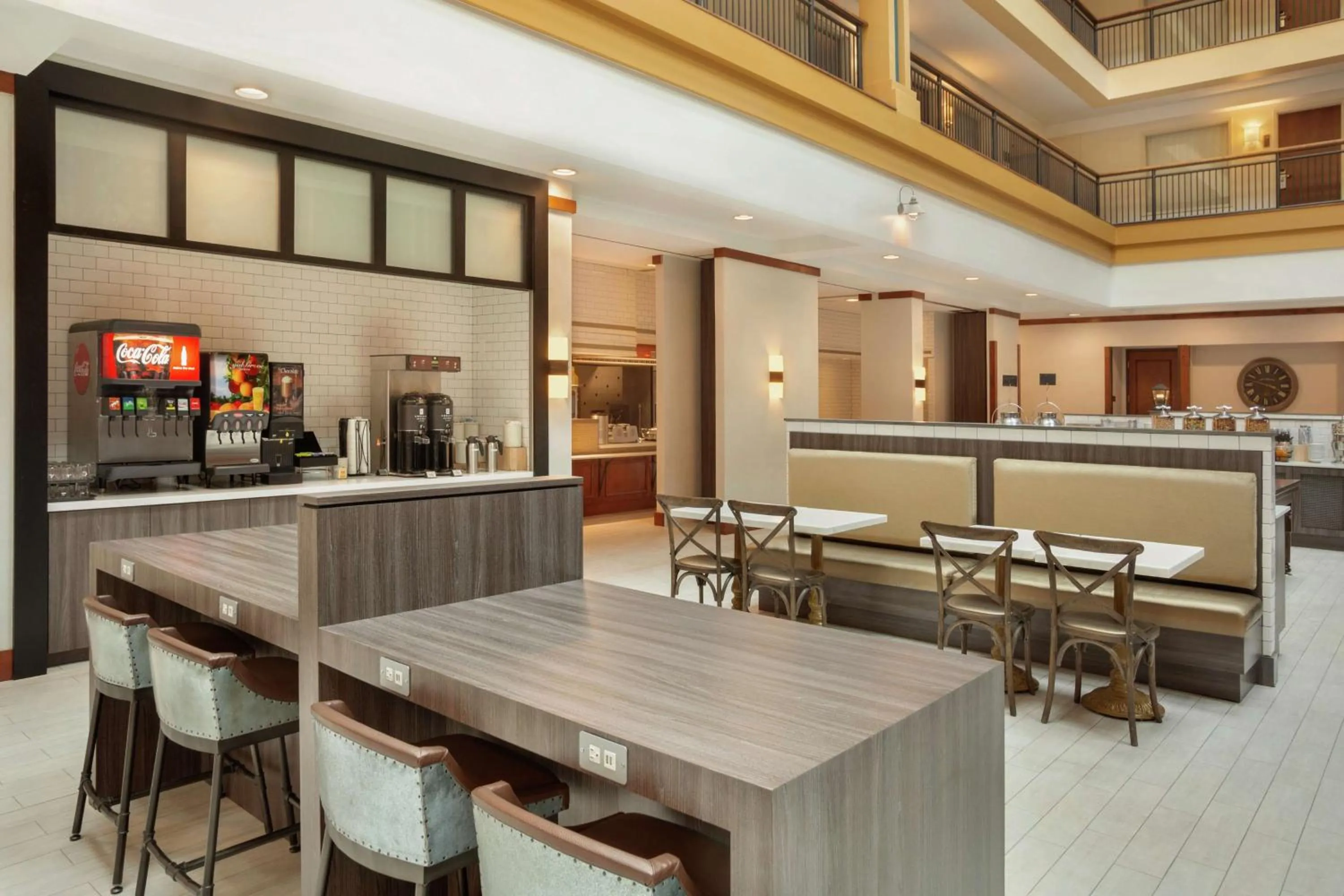 Dining area in Embassy Suites by Hilton Denver International Airport