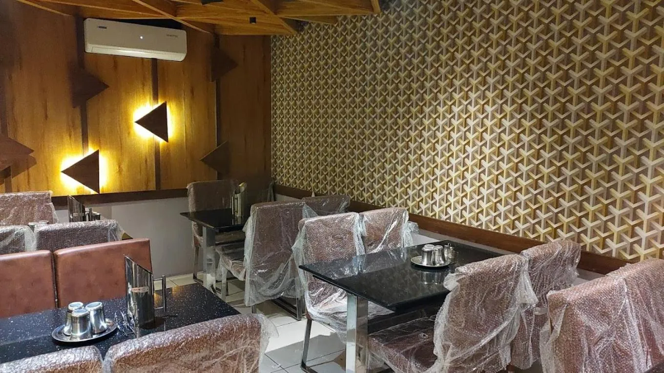 Restaurant/places to eat in Sri Aadhish Grand Hotel