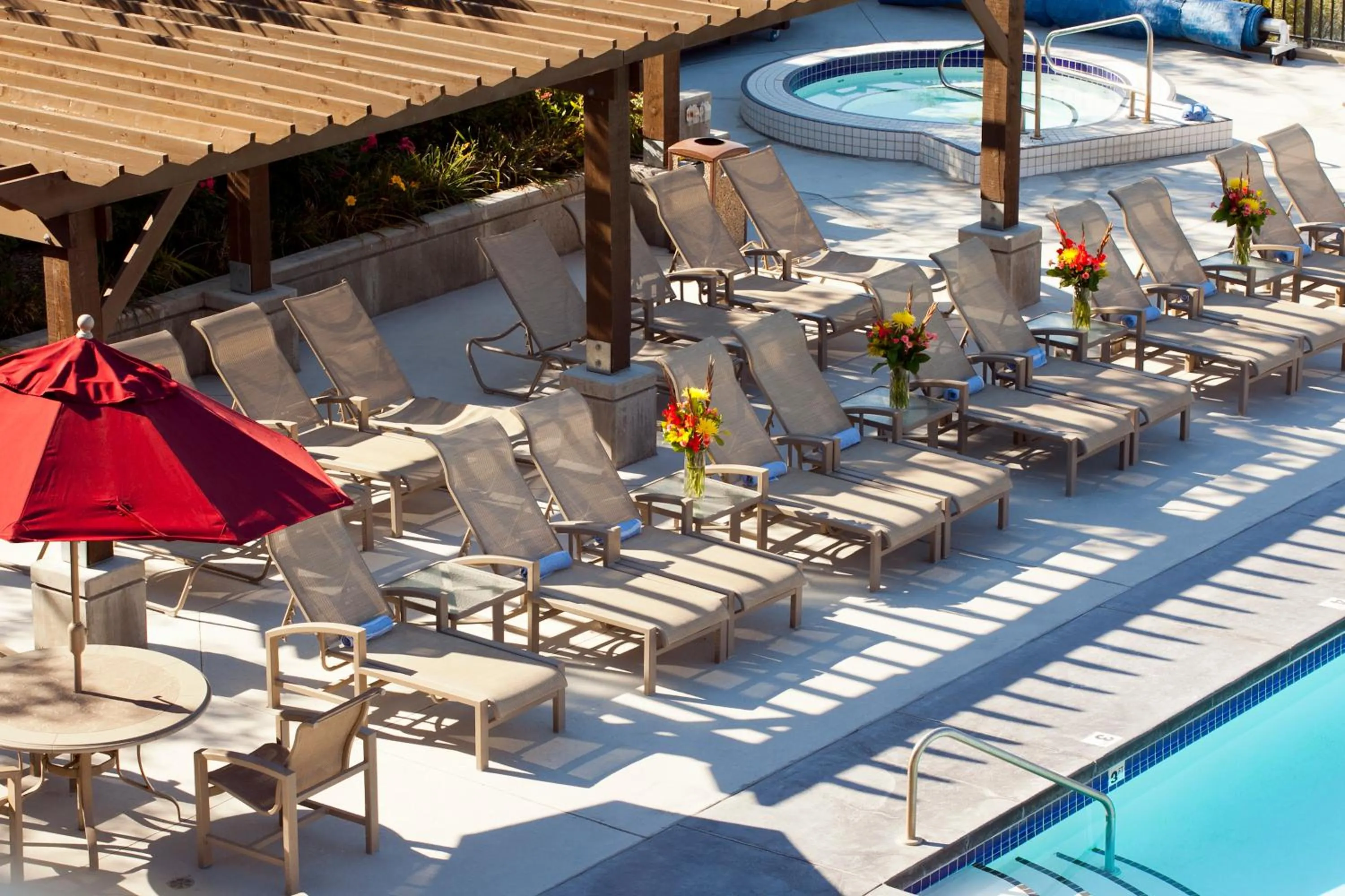 Swimming pool in Walnut Beach Resort