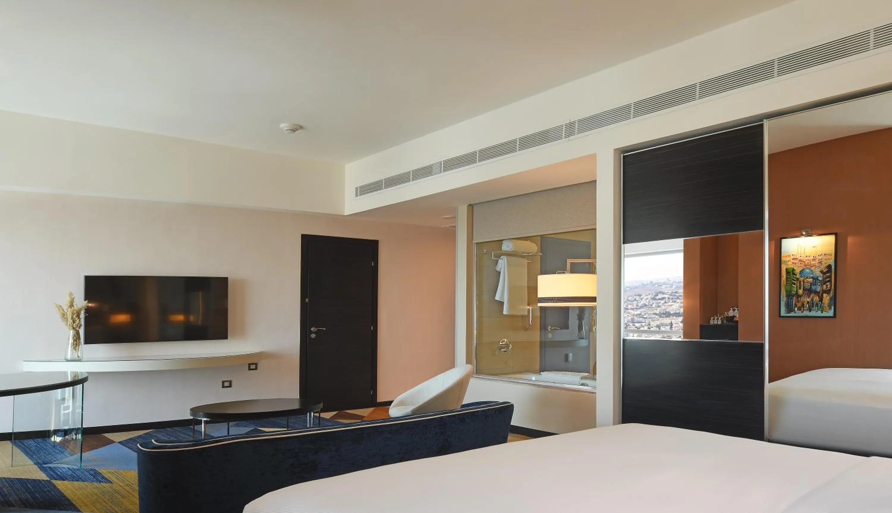 Bathroom, Bed in Hilton Amman