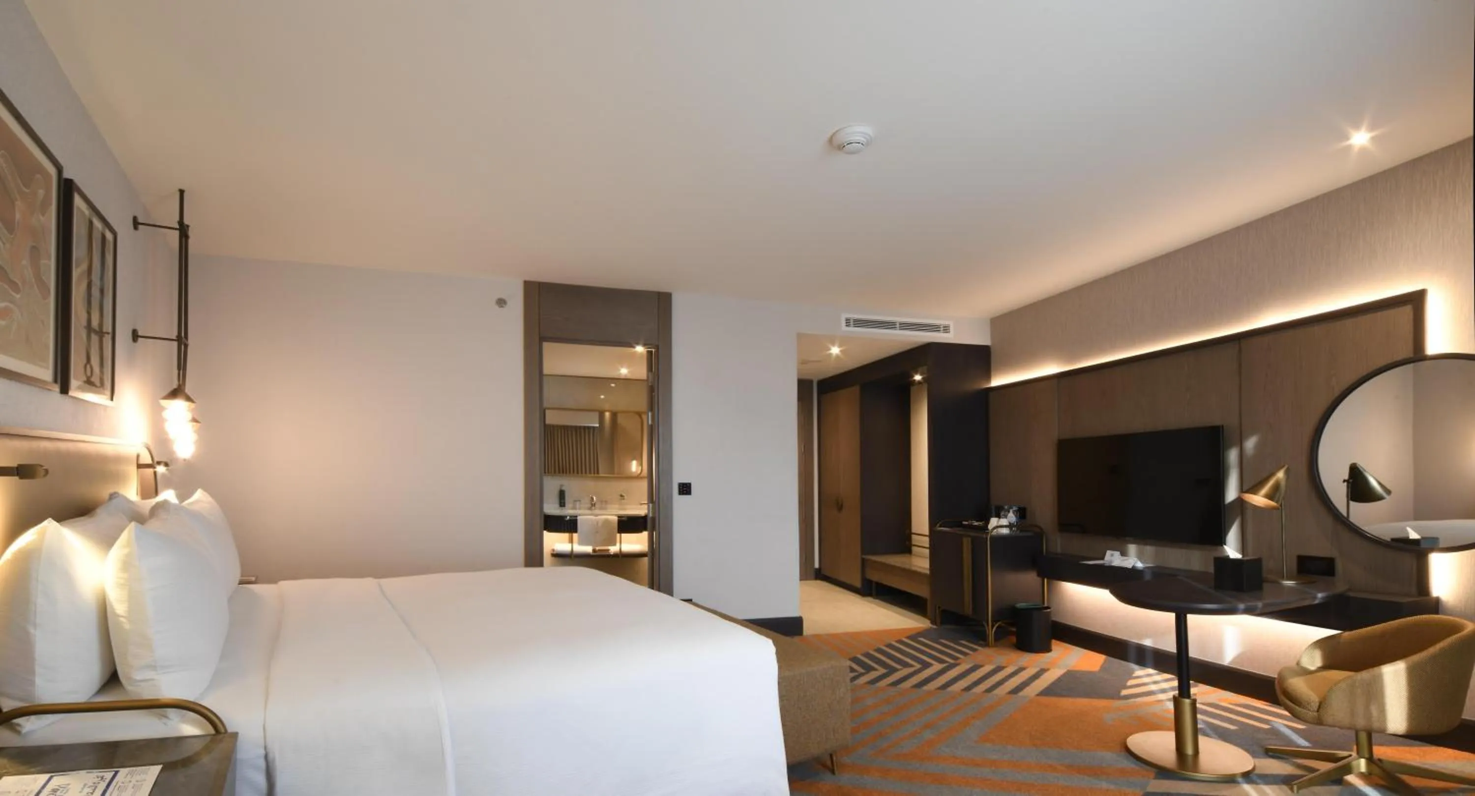 Bedroom, Bed in Hilton Amman