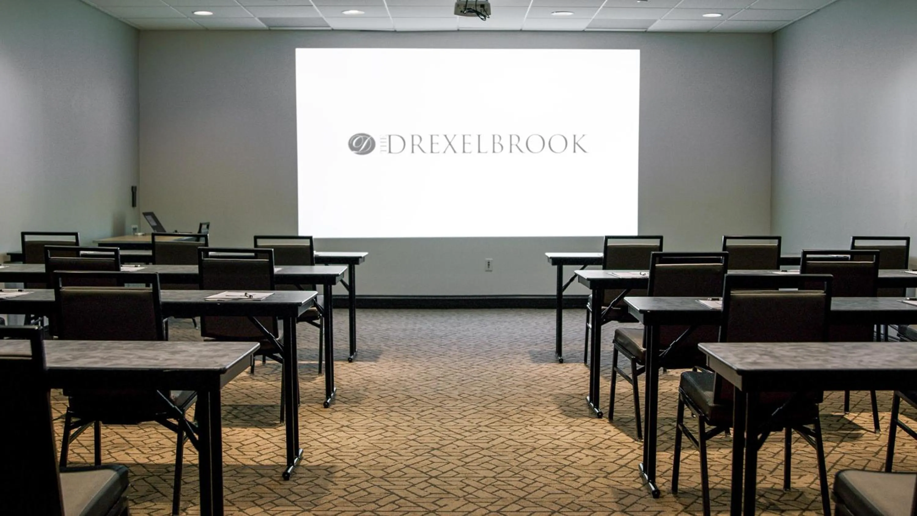 Meeting/conference room in Holiday Inn & Suites Philadelphia W - Drexel Hill by IHG