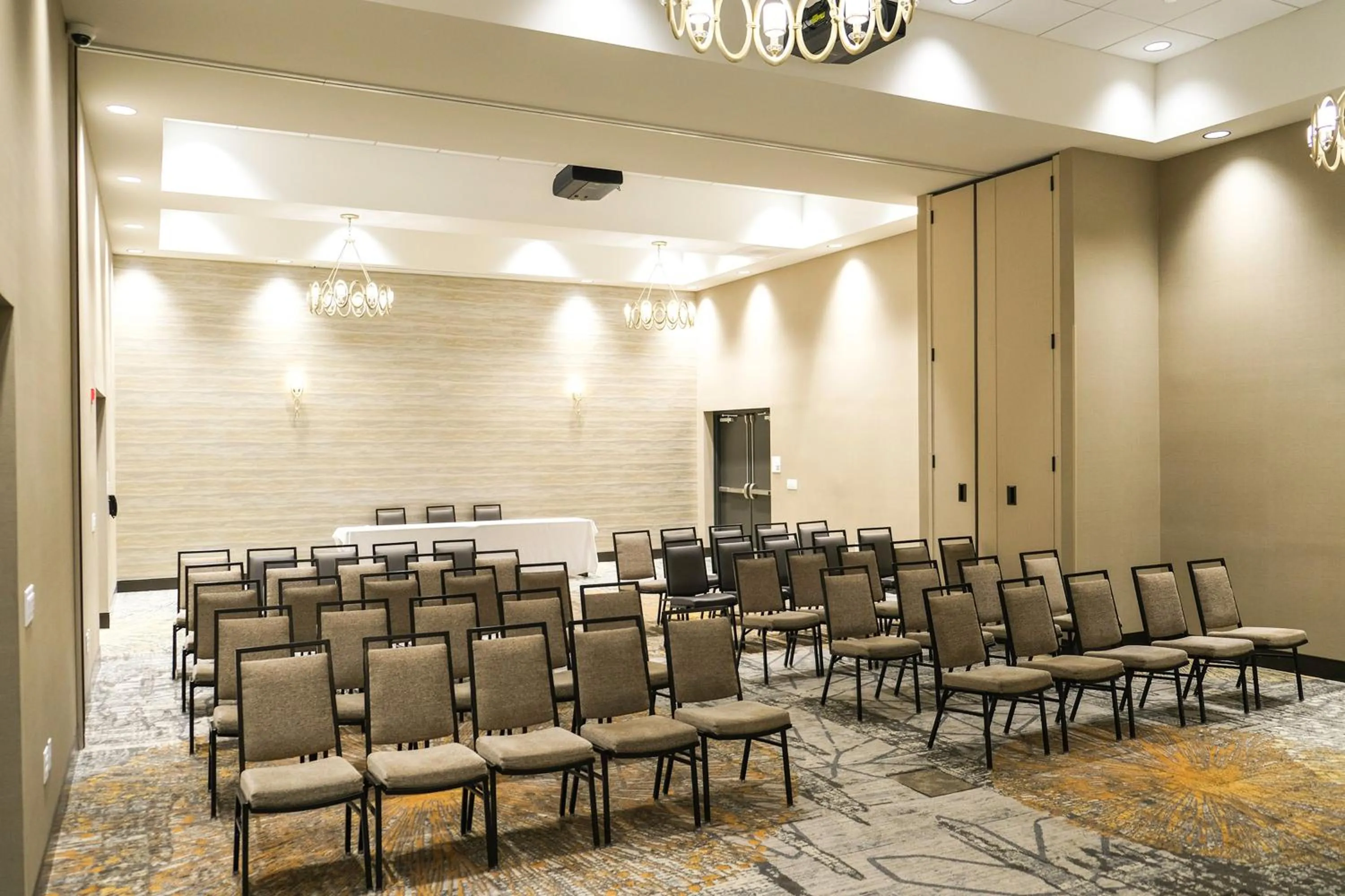 Meeting/conference room in Holiday Inn & Suites Philadelphia W - Drexel Hill by IHG