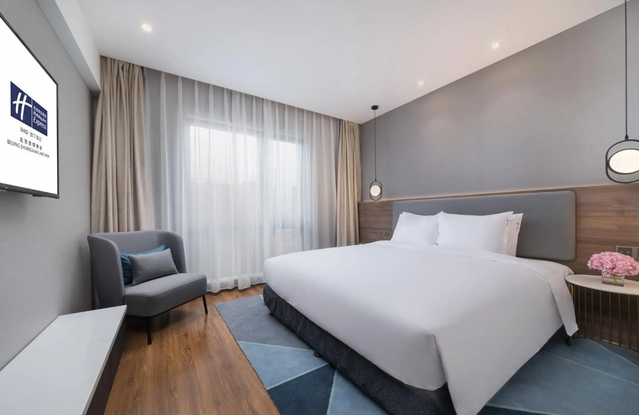 Photo of the whole room, Bed in Holiday Inn Express Beijing Shijingshan Parkview by IHG