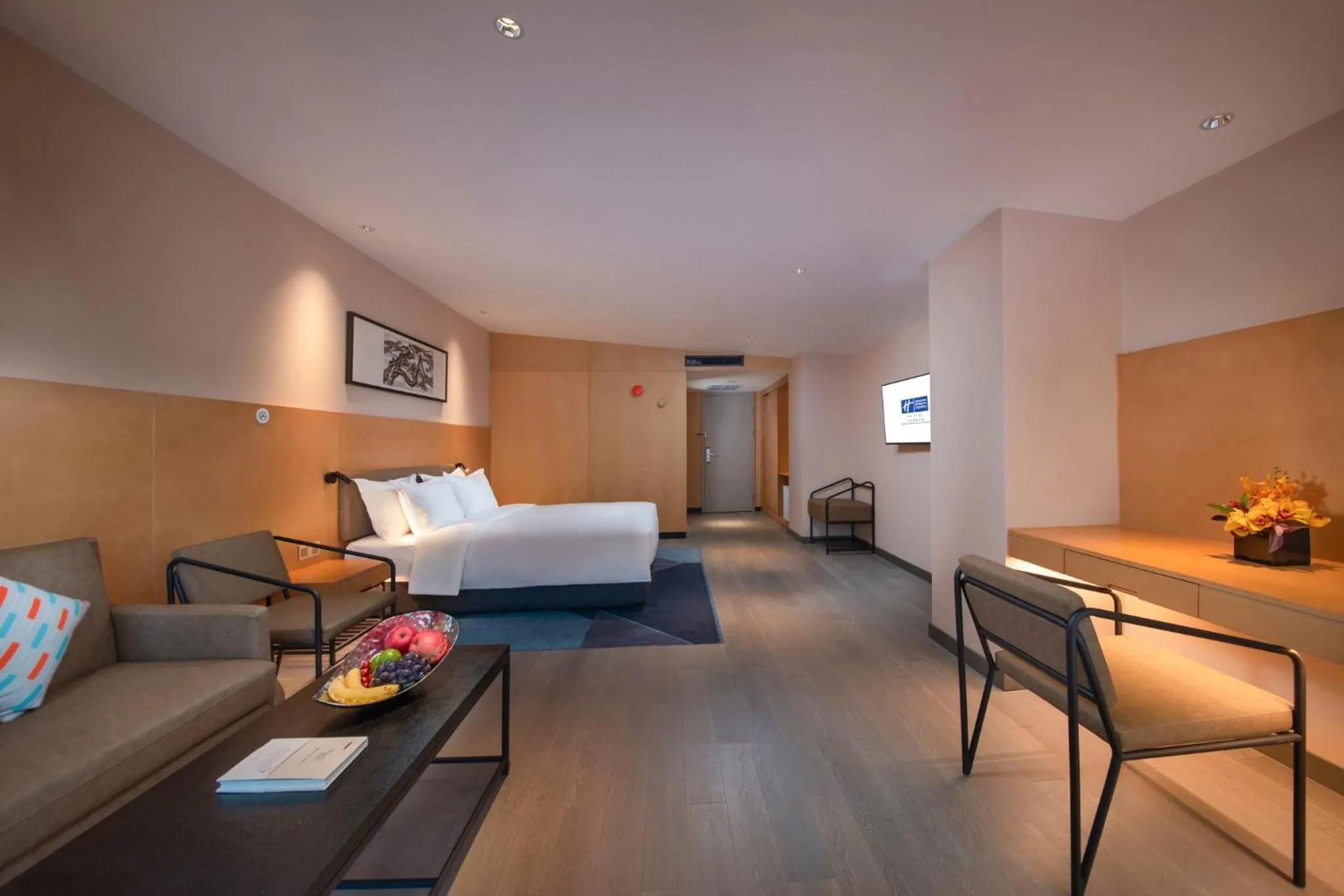 Photo of the whole room, Bed in Holiday Inn Express Beijing Shijingshan Parkview by IHG