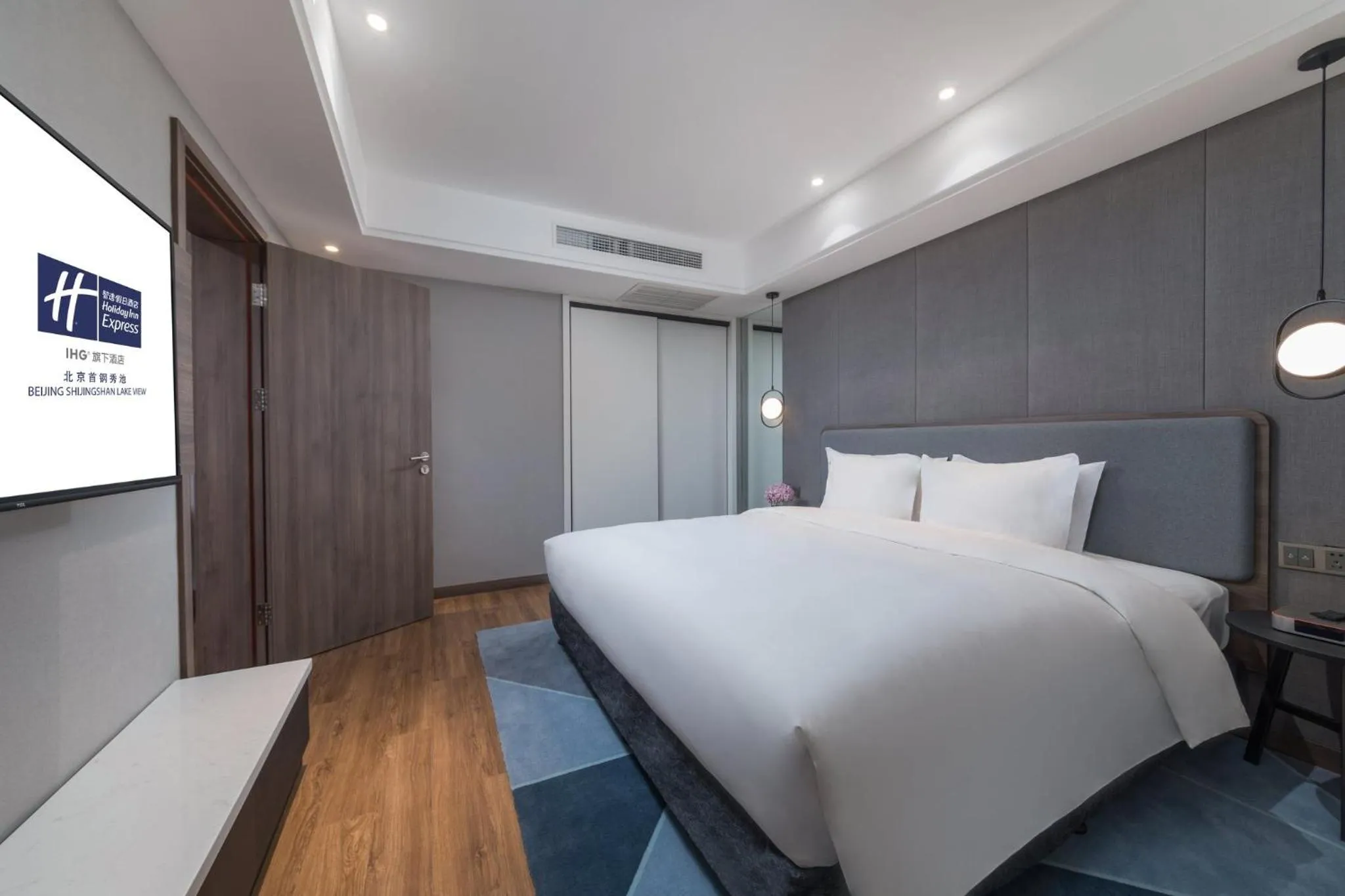 Photo of the whole room, Bed in Holiday Inn Express Beijing Shijingshan Parkview by IHG