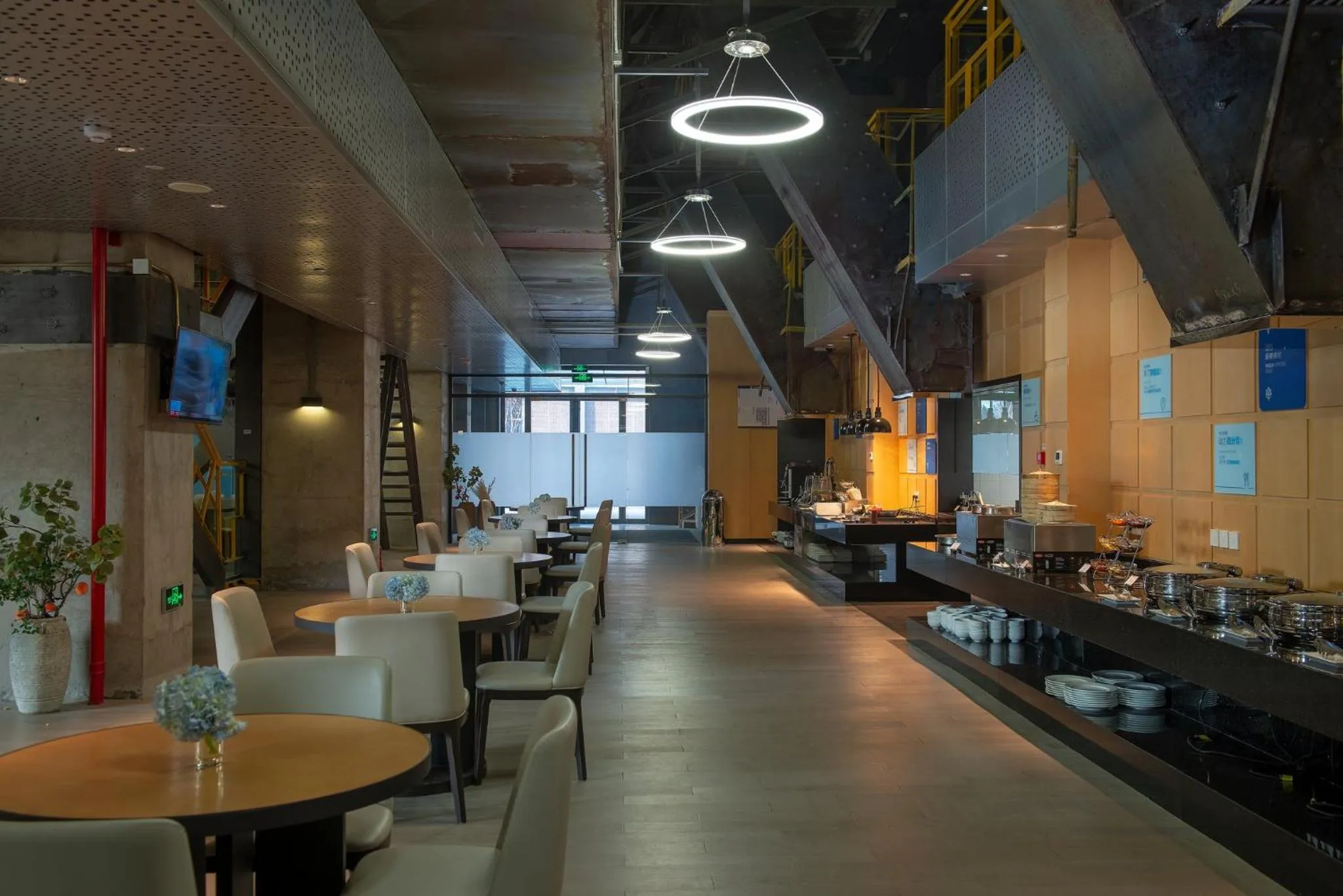 Restaurant/places to eat in Holiday Inn Express Beijing Shijingshan Parkview by IHG