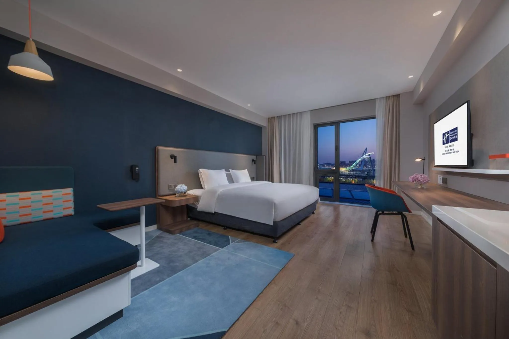 Photo of the whole room, Bed in Holiday Inn Express Beijing Shijingshan Parkview by IHG