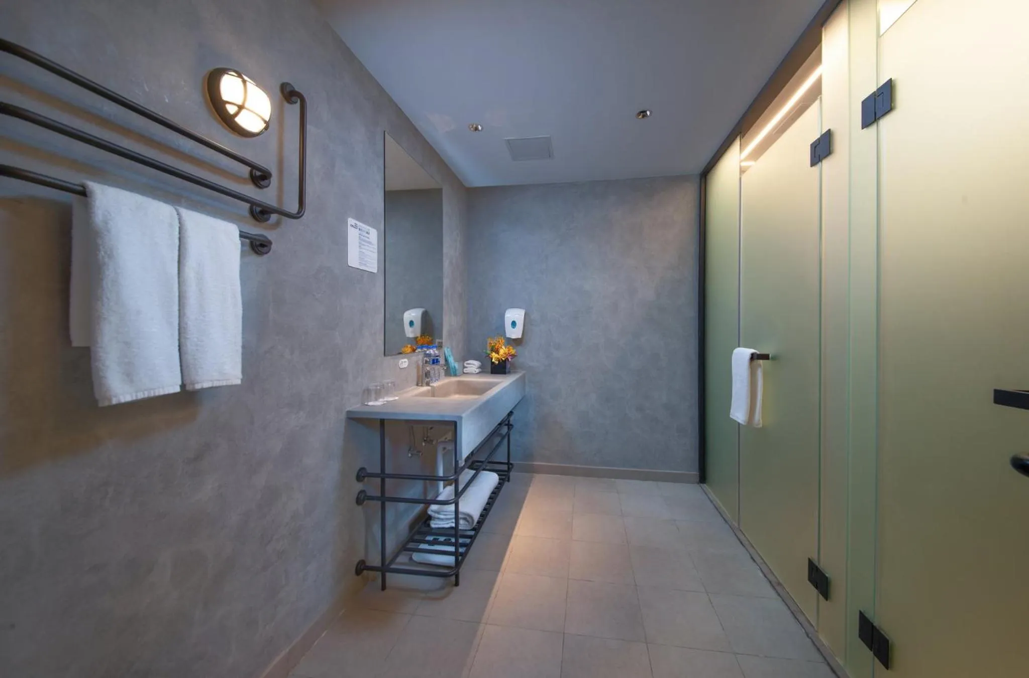 Photo of the whole room in Holiday Inn Express Beijing Shijingshan Parkview by IHG