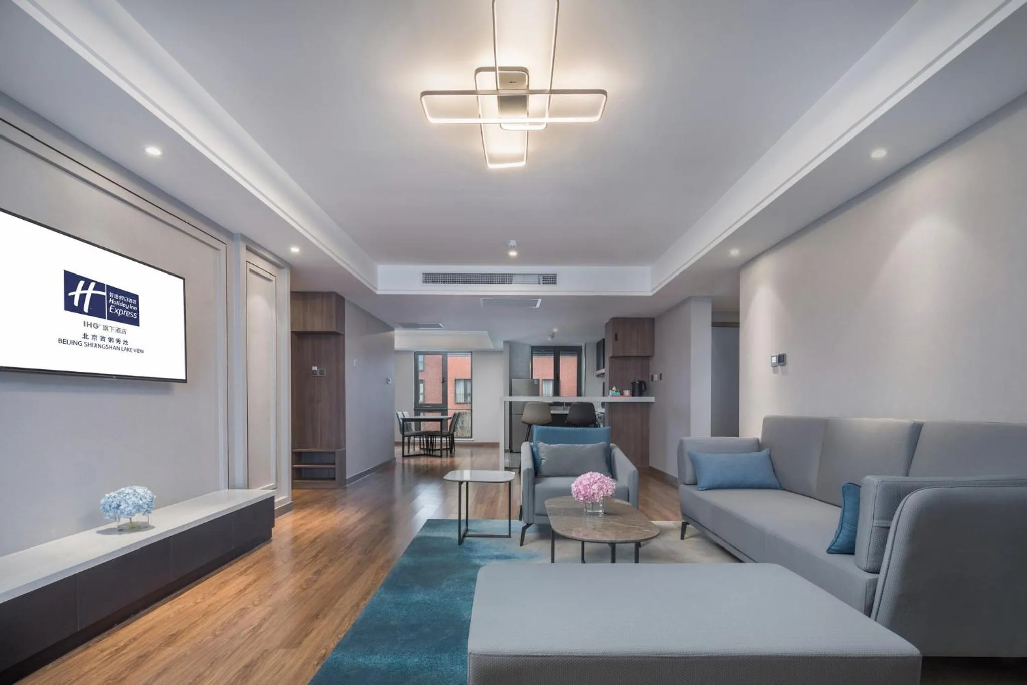 Photo of the whole room in Holiday Inn Express Beijing Shijingshan Parkview by IHG