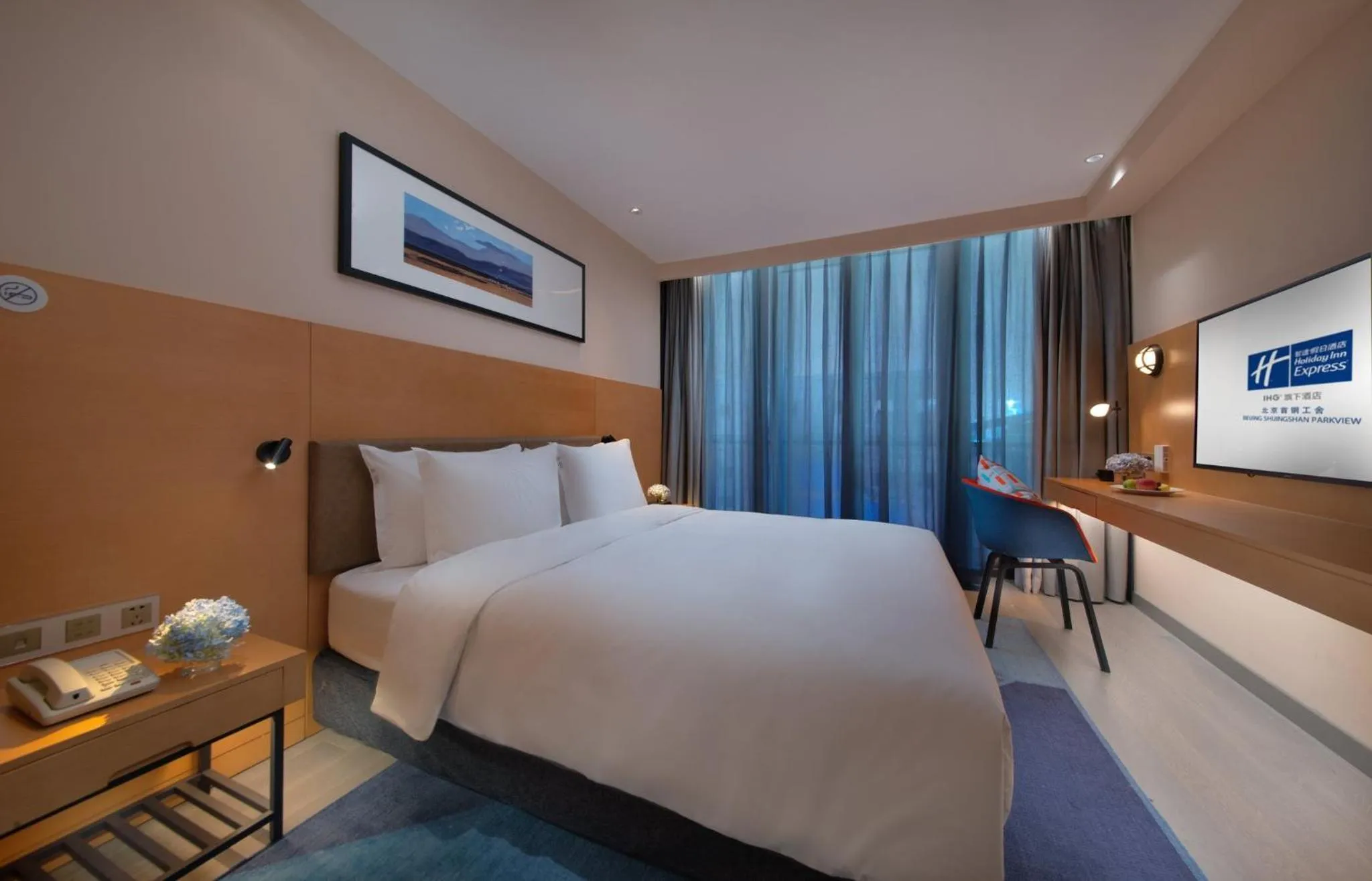 Photo of the whole room, Bed in Holiday Inn Express Beijing Shijingshan Parkview by IHG
