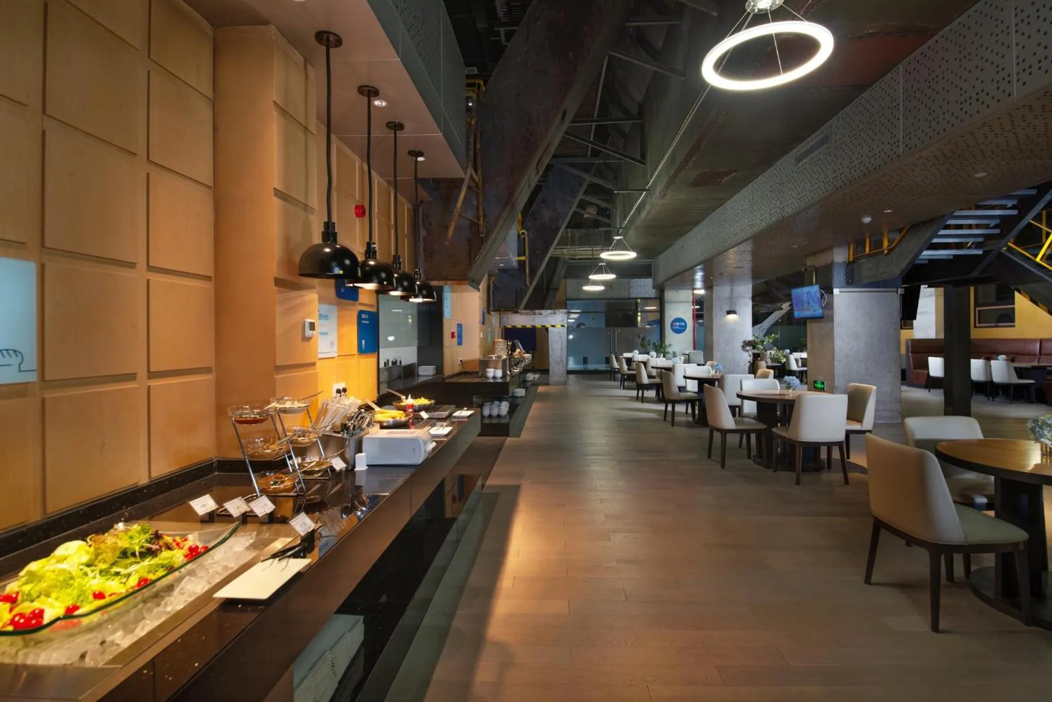 Restaurant/places to eat in Holiday Inn Express Beijing Shijingshan Parkview by IHG