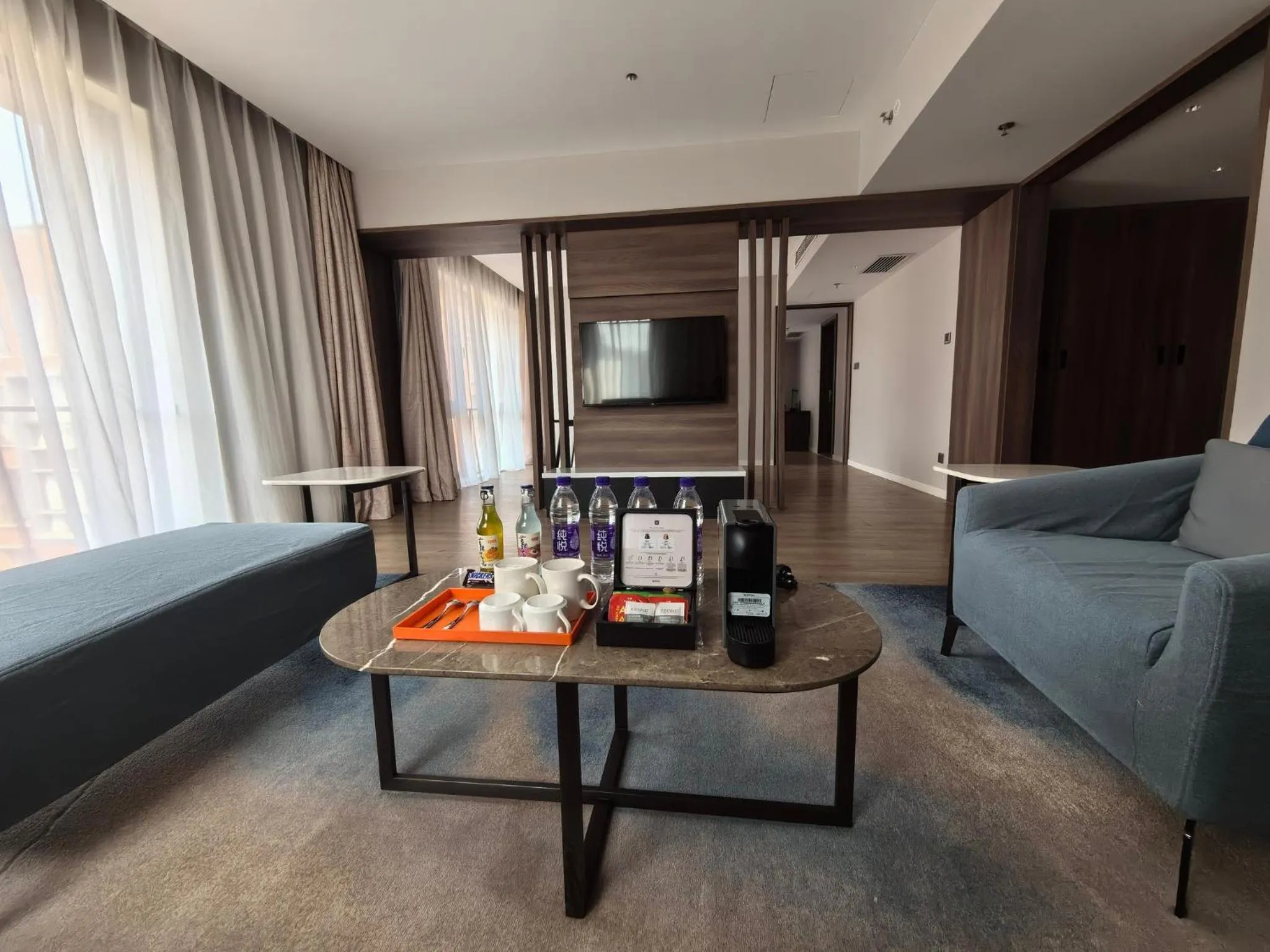 Photo of the whole room in Holiday Inn Express Beijing Shijingshan Parkview by IHG