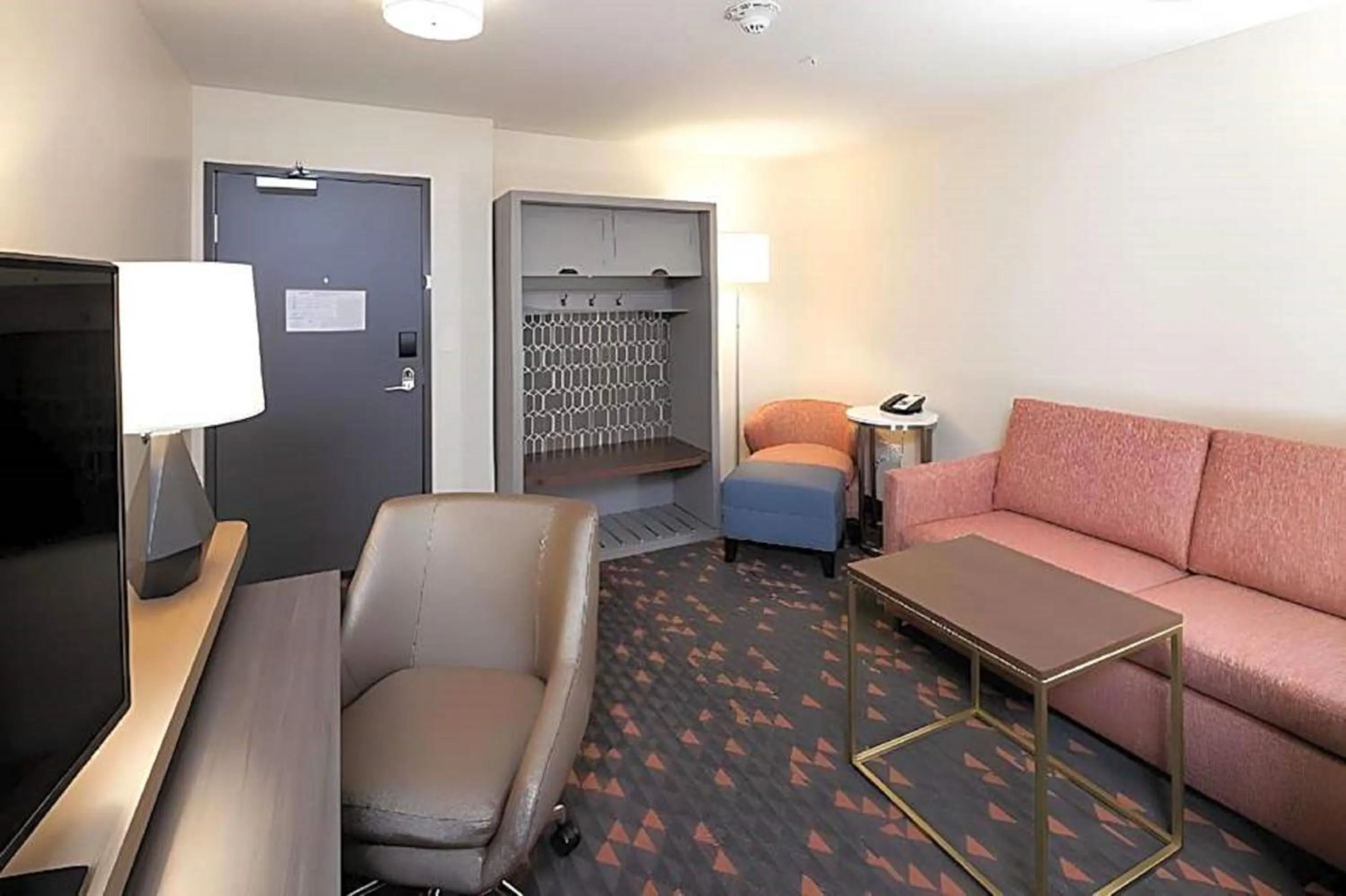 Bedroom in Holiday Inn & Suites Kalamazoo West