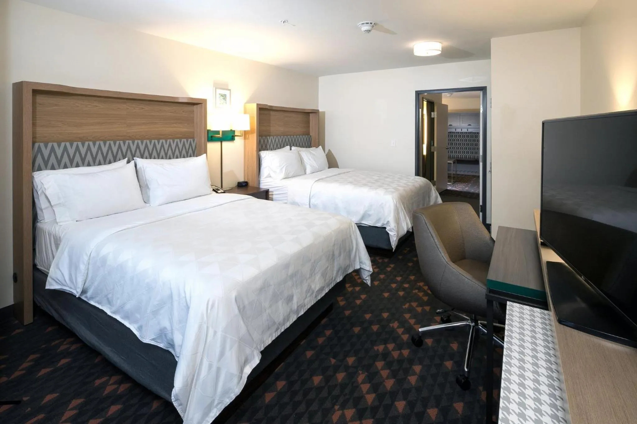 Bedroom, Bed in Holiday Inn & Suites Kalamazoo West