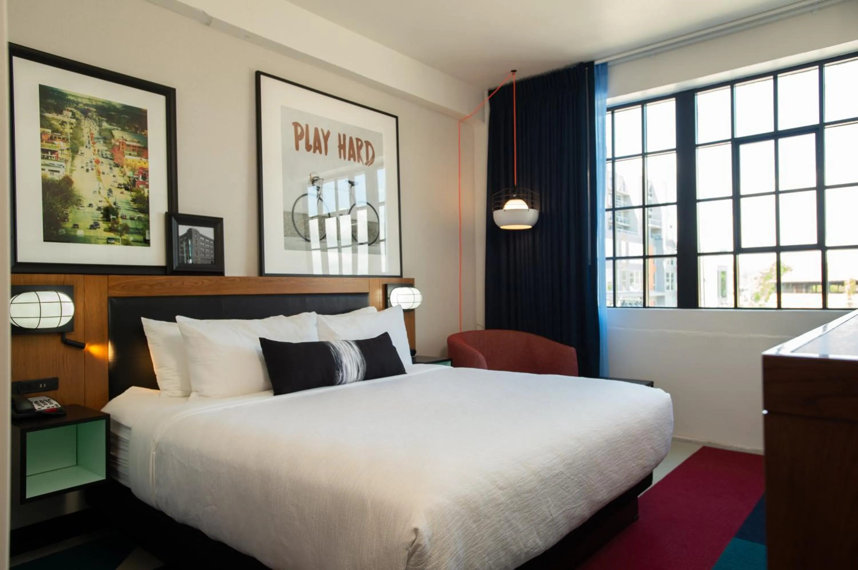 Photo of the whole room, Bed in Hotel Indigo - Madison Downtown by IHG